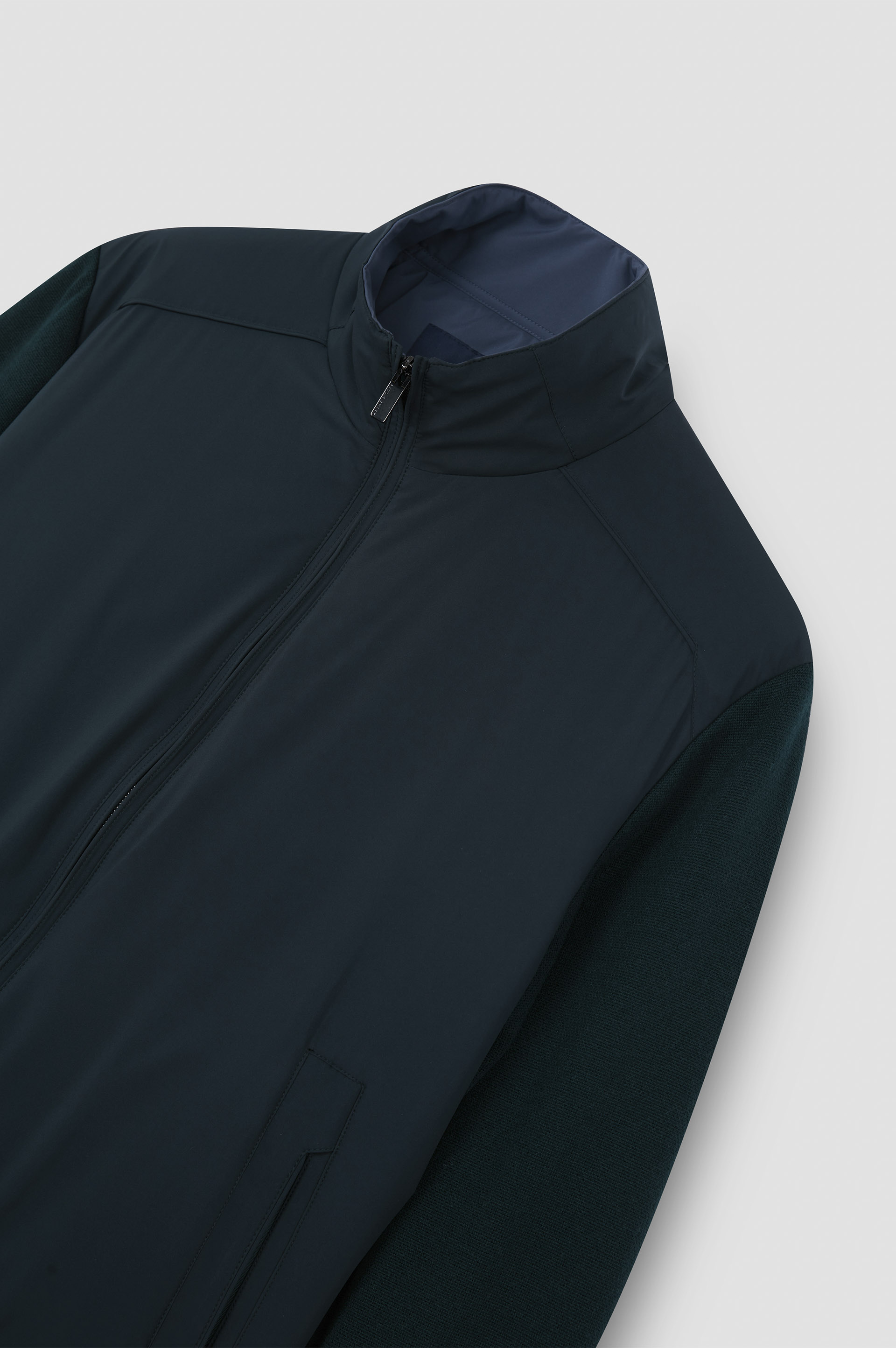 Hybrid zip-up sweater in Soft Cool Touch wool and Typhoon® Platinum image number 5 Hybrid zip-up sweater in Soft Cool Touch wool and Typhoon® Platinum image number 5