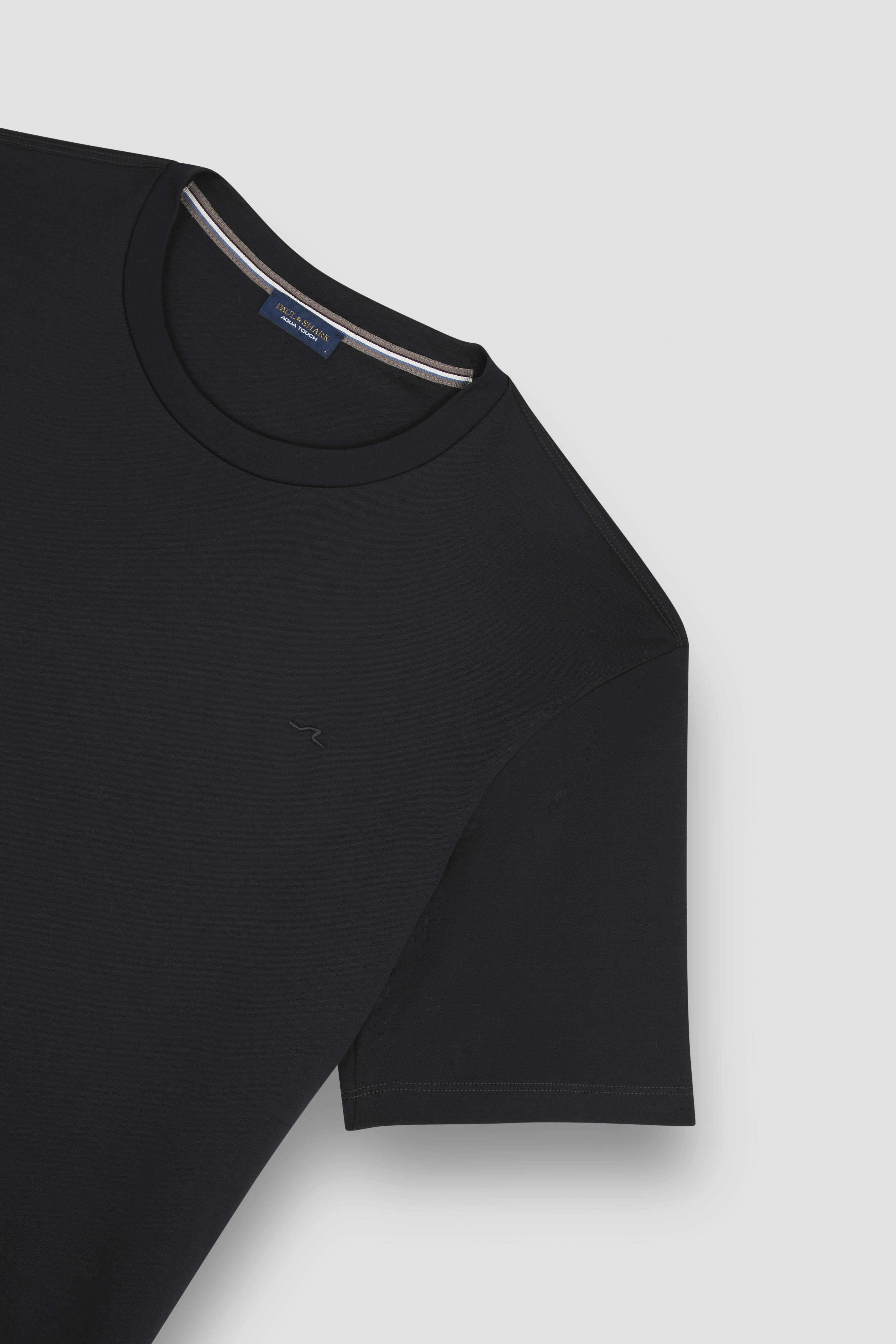 T-shirt in cotone Aqua Touch con ricamo Shark Fin image number 5 T-shirt in cotone Aqua Touch con ricamo Shark Fin image number 5