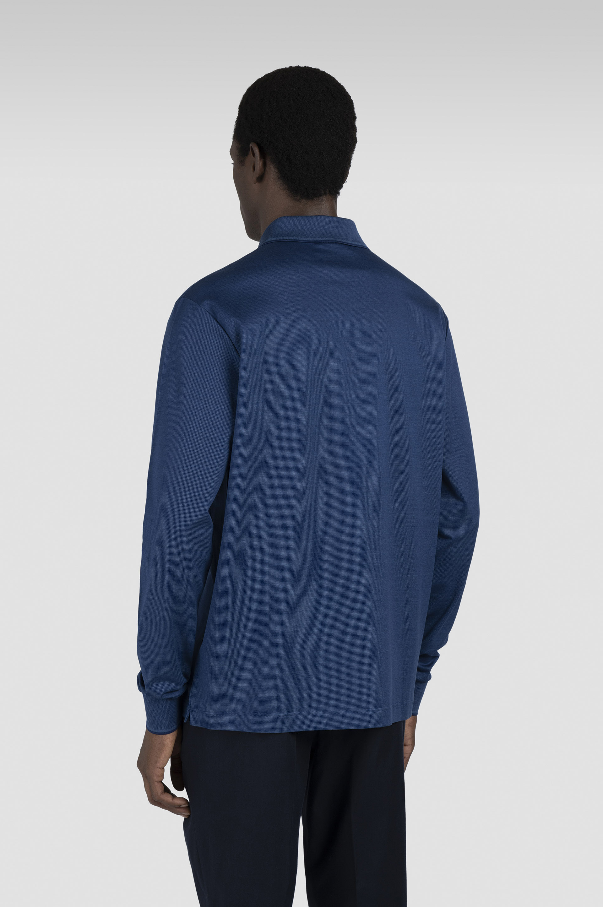 Polo de algodón piqué Two Tone con bordado Shark Fin image number 3 Polo de algodón piqué Two Tone con bordado Shark Fin image number 3