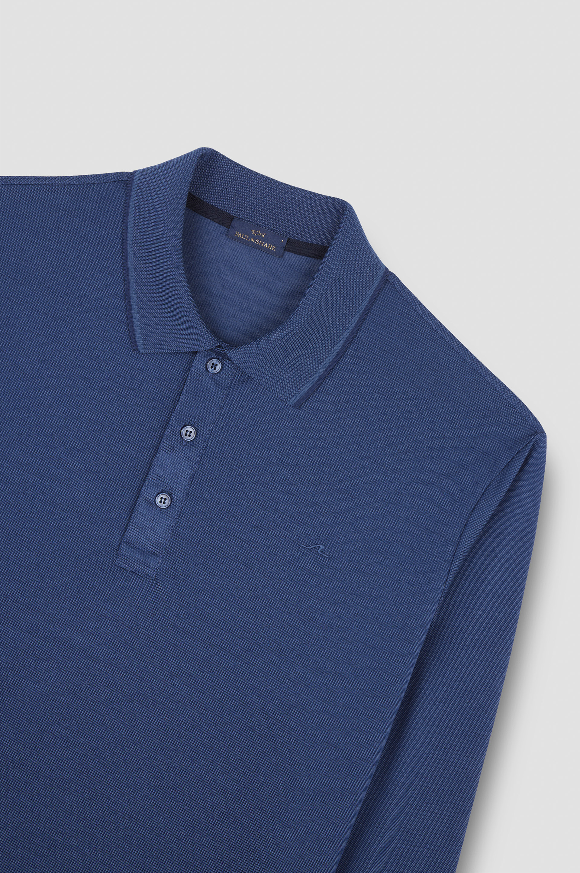 Polo de algodón piqué Two Tone con bordado Shark Fin image number 5 Polo de algodón piqué Two Tone con bordado Shark Fin image number 5