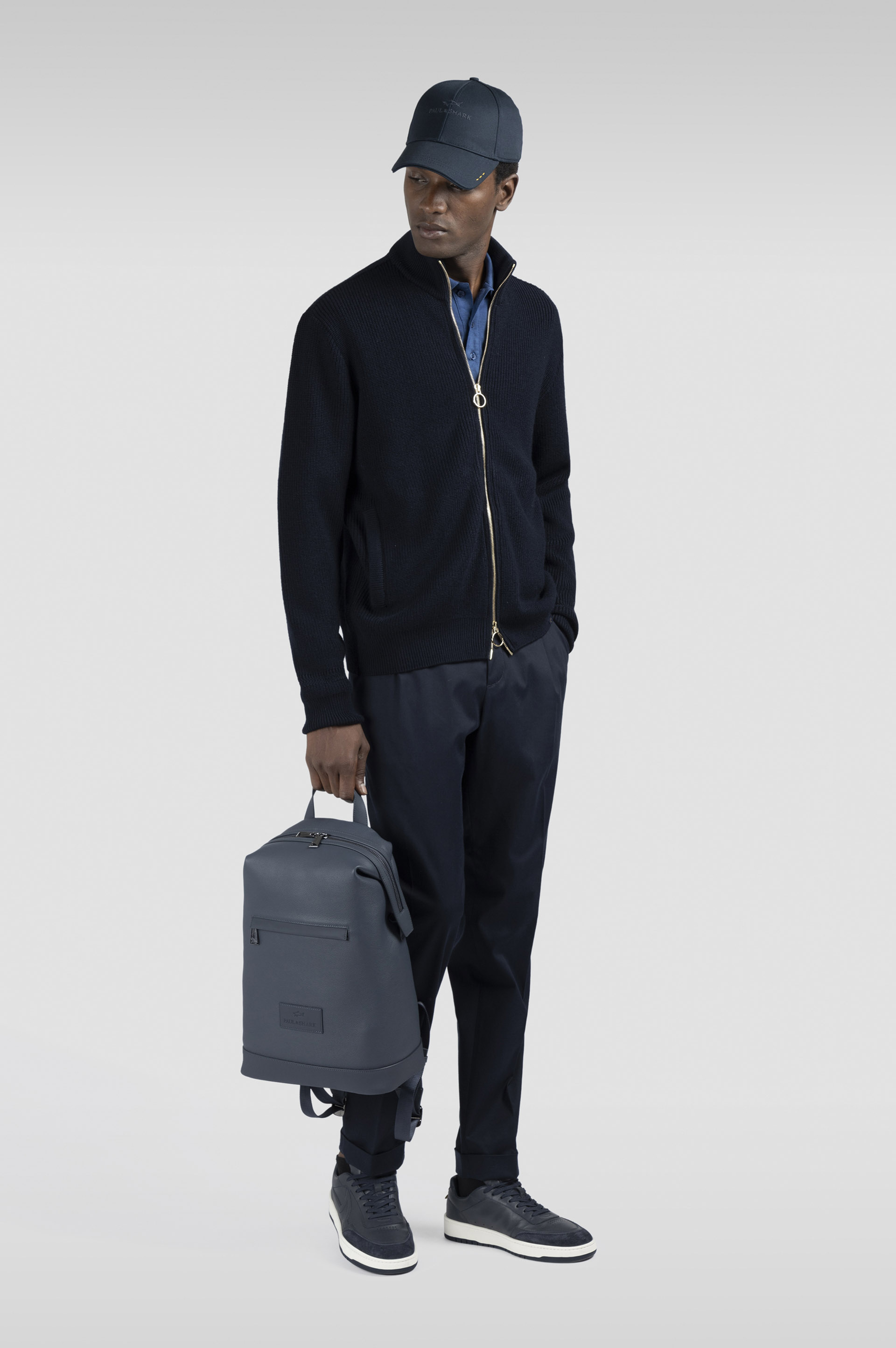 Polo de algodón piqué Two Tone con bordado Shark Fin image number 2 Polo de algodón piqué Two Tone con bordado Shark Fin image number 2