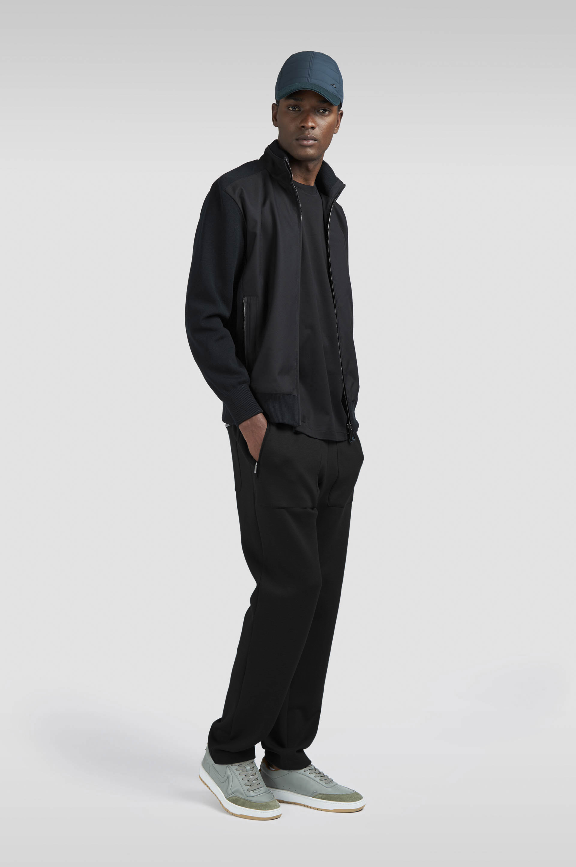 Pantalon de sport en coton Supima® avec broderie Shark Fin image number 2