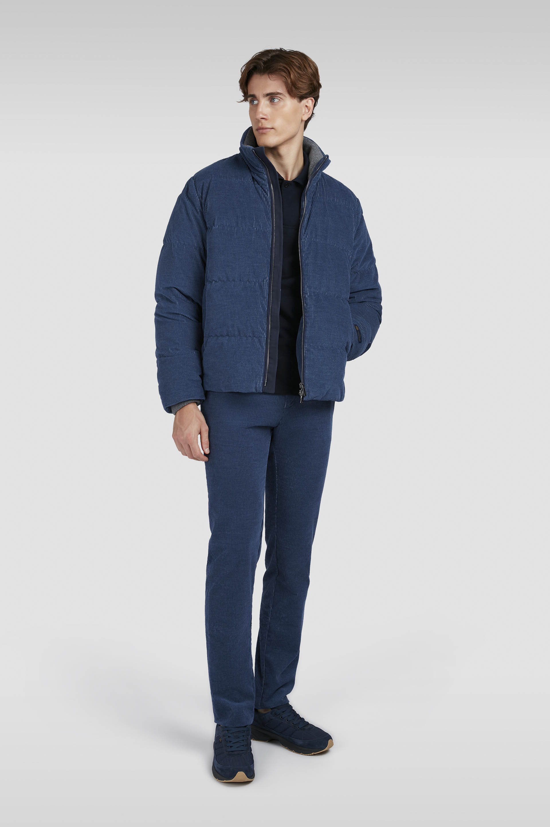 Ultralight down jacket in cashmere and cotton velvet image number 2 Ultralight down jacket in cashmere and cotton velvet image number 2