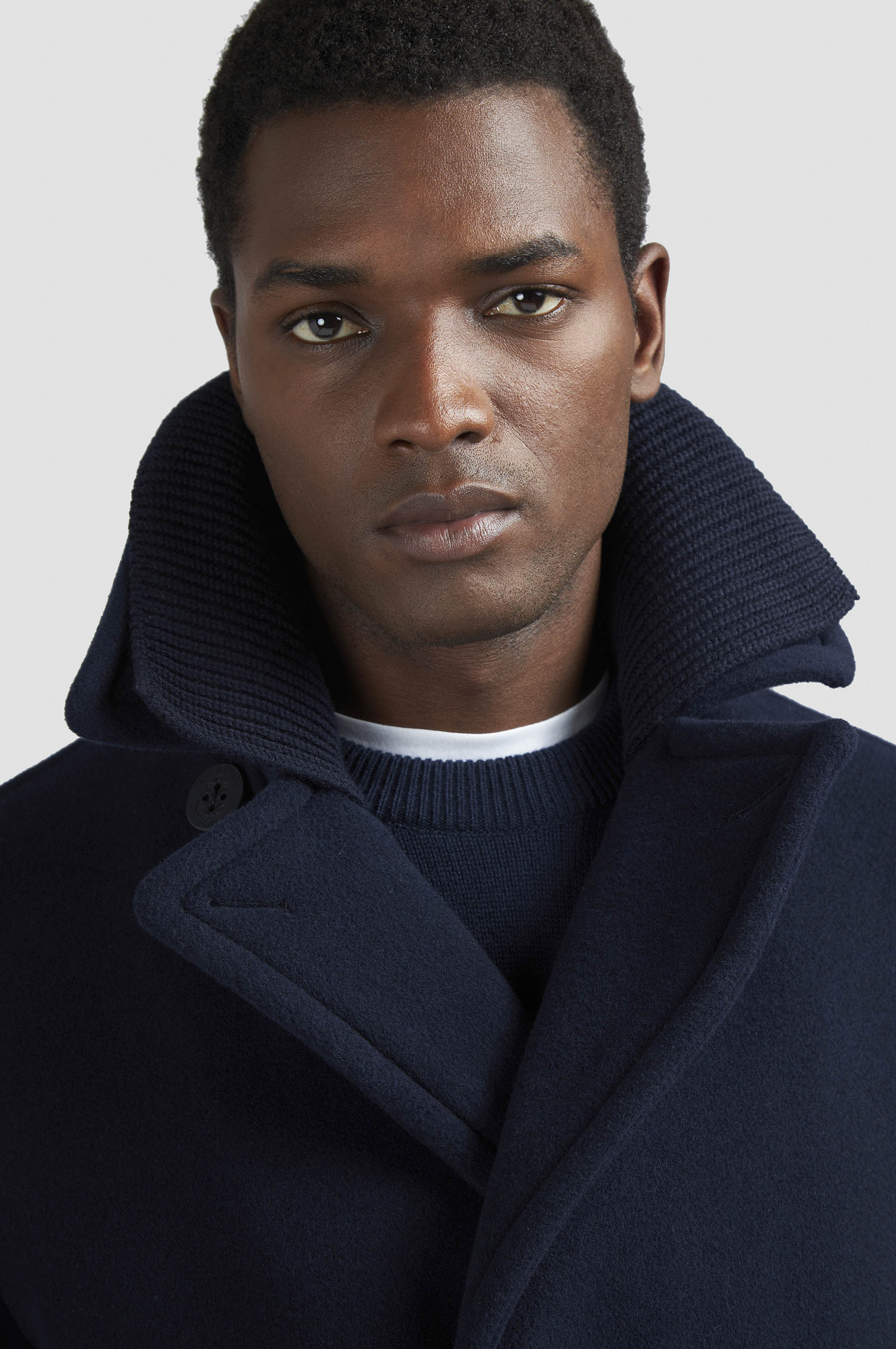 True Peacoat in wool and cashmere image number 4 True Peacoat in wool and cashmere image number 4