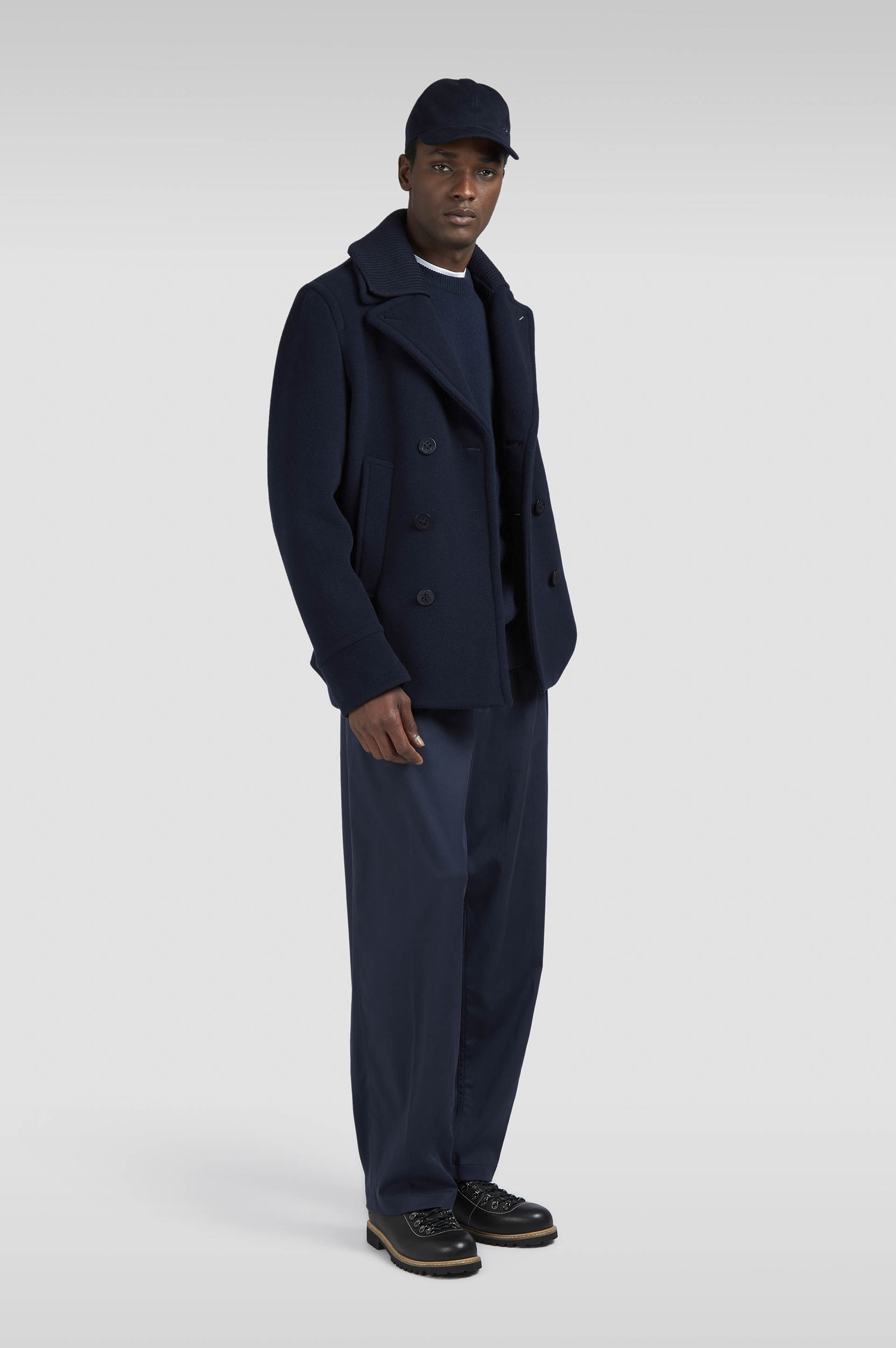 True Peacoat in wool and cashmere image number 2 True Peacoat in wool and cashmere image number 2