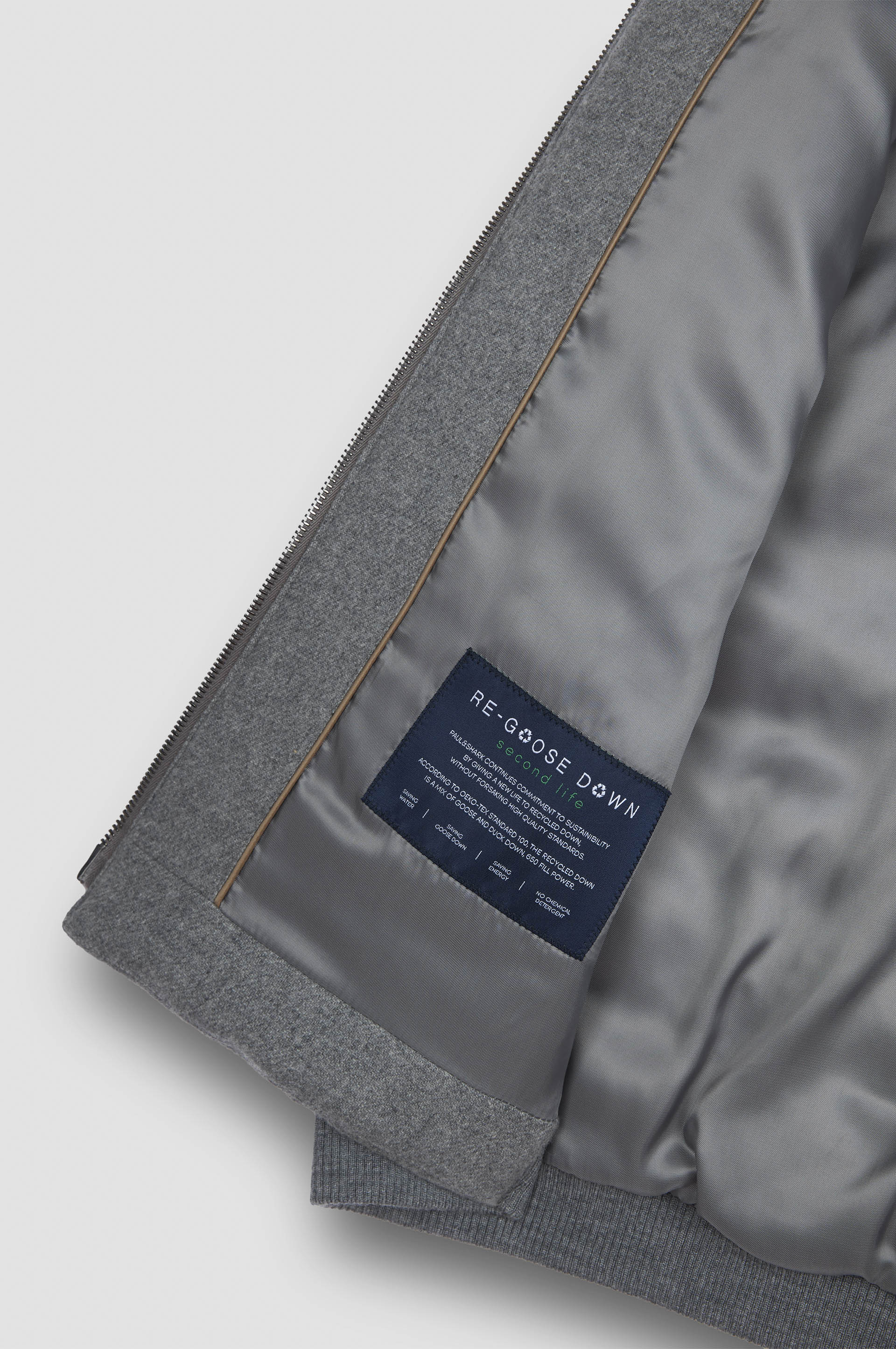 Padded gilet in wool and cashmere image number 8 Padded gilet in wool and cashmere image number 8