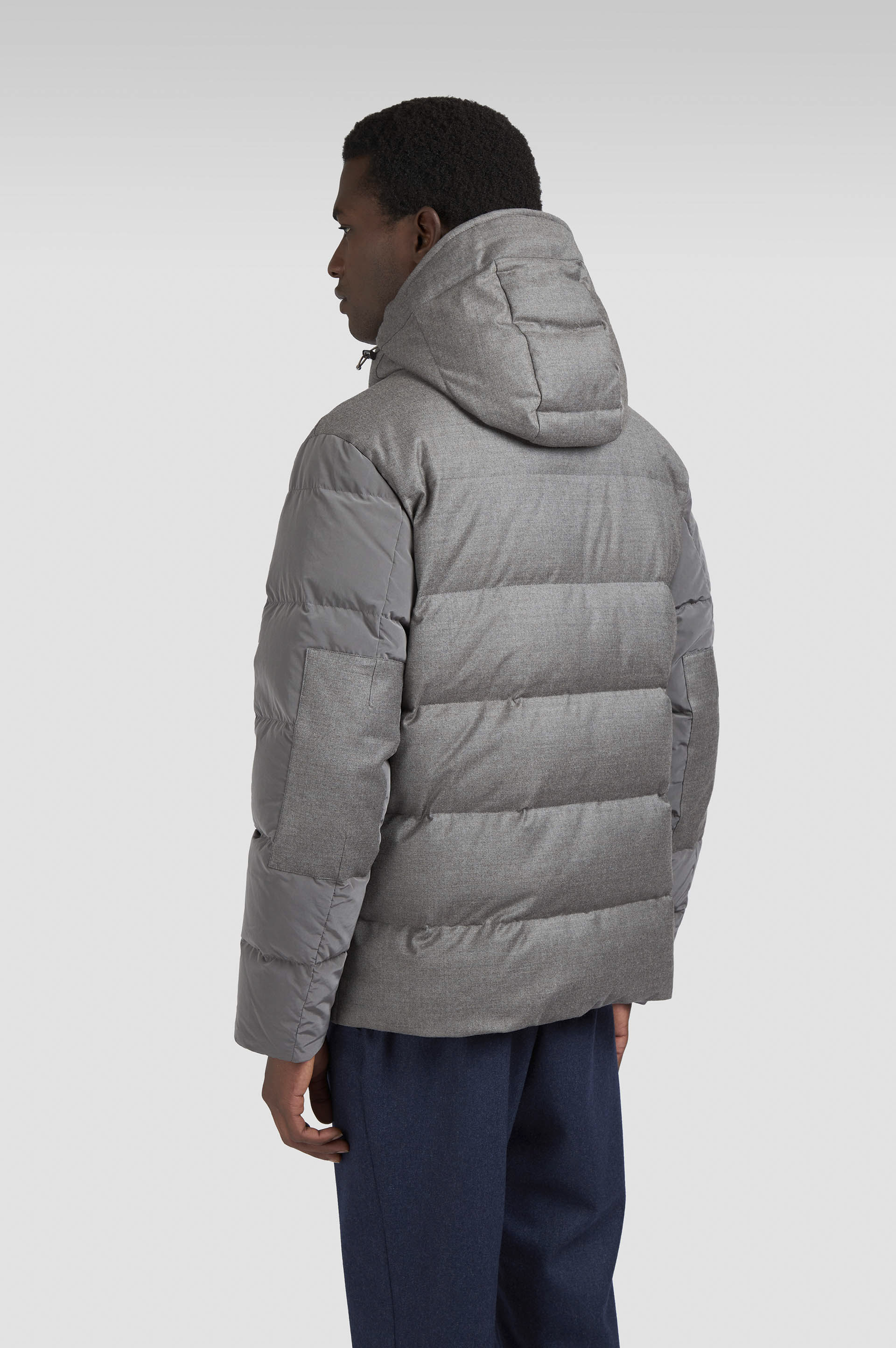 Daunenjacke aus Wolle und Seide mit kontrastierenden Einsätzen image number 3