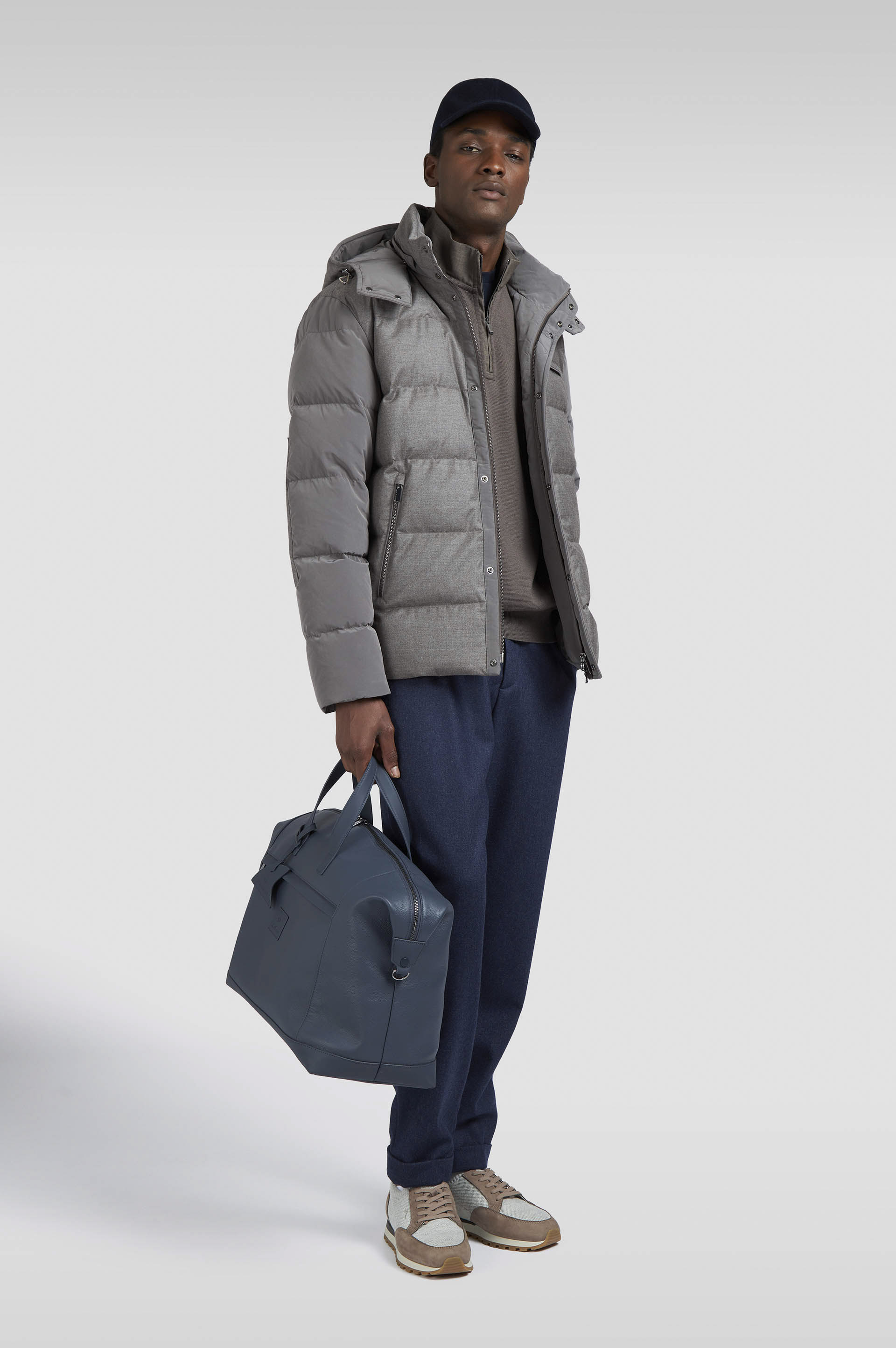 Daunenjacke aus Wolle und Seide mit kontrastierenden Einsätzen image number 2