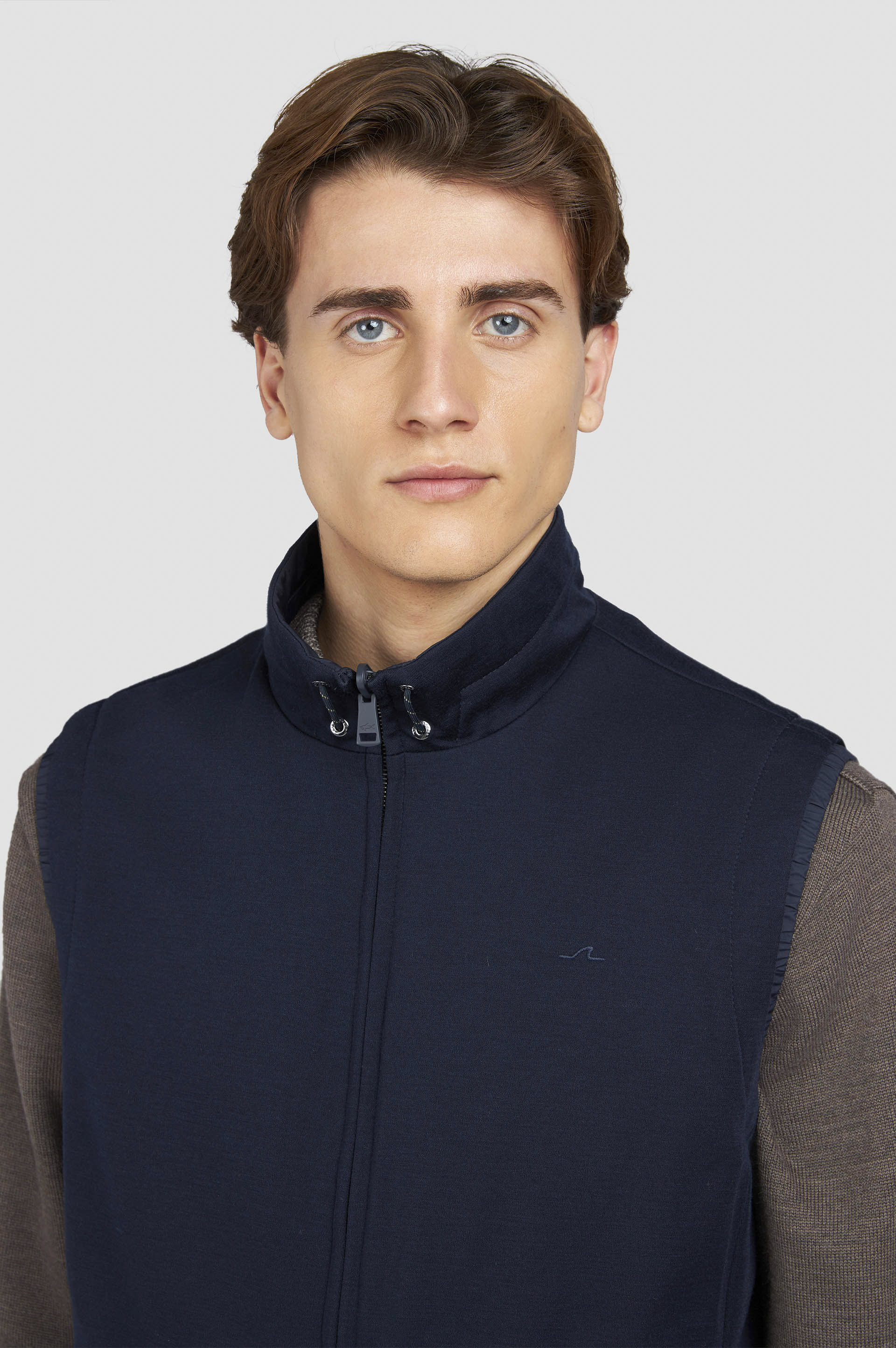 Gilet réversible en laine, soie et microfibre image number 8