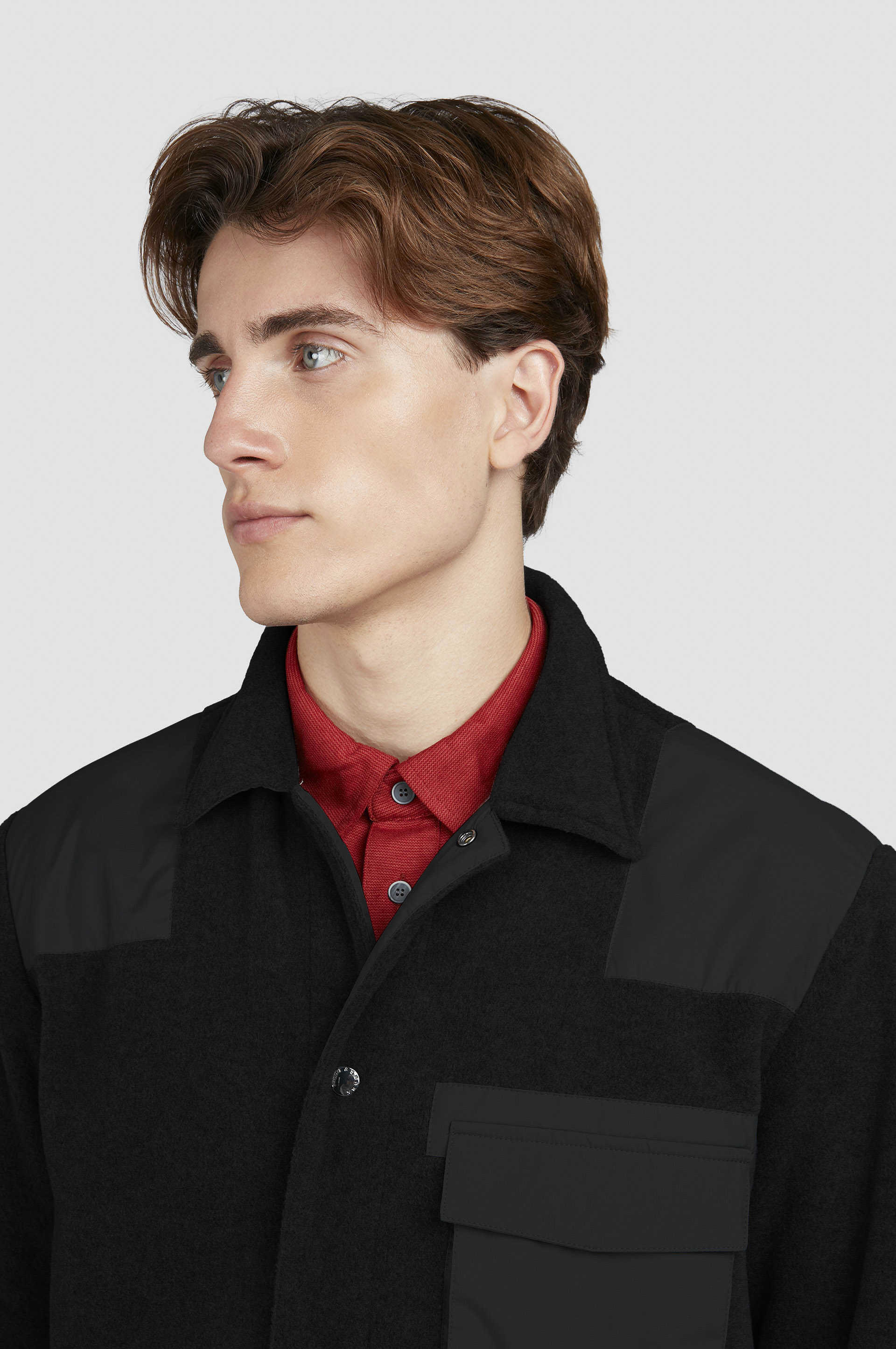 Sobrecamisa de forro polar con inserciones en tejido técnico image number 4 Sobrecamisa de forro polar con inserciones en tejido técnico image number 4