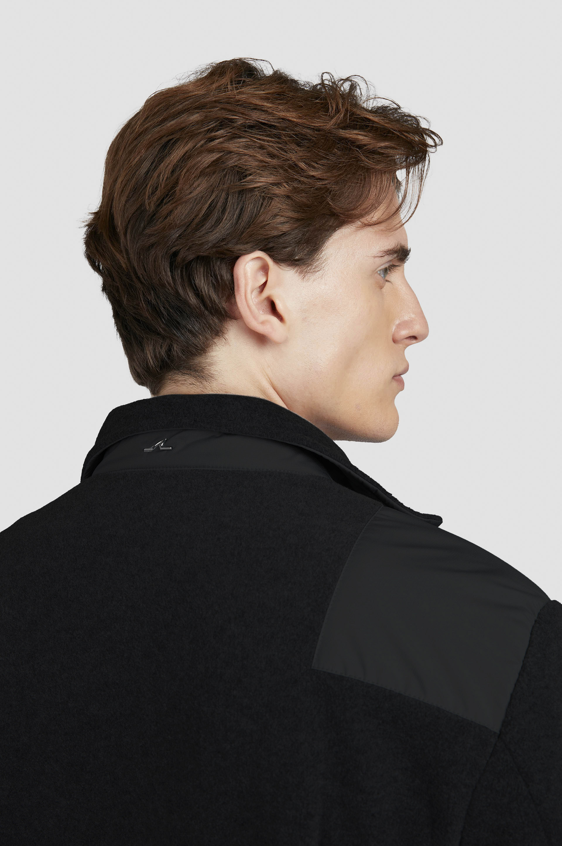 Sobrecamisa de forro polar con inserciones en tejido técnico image number 6 Sobrecamisa de forro polar con inserciones en tejido técnico image number 6