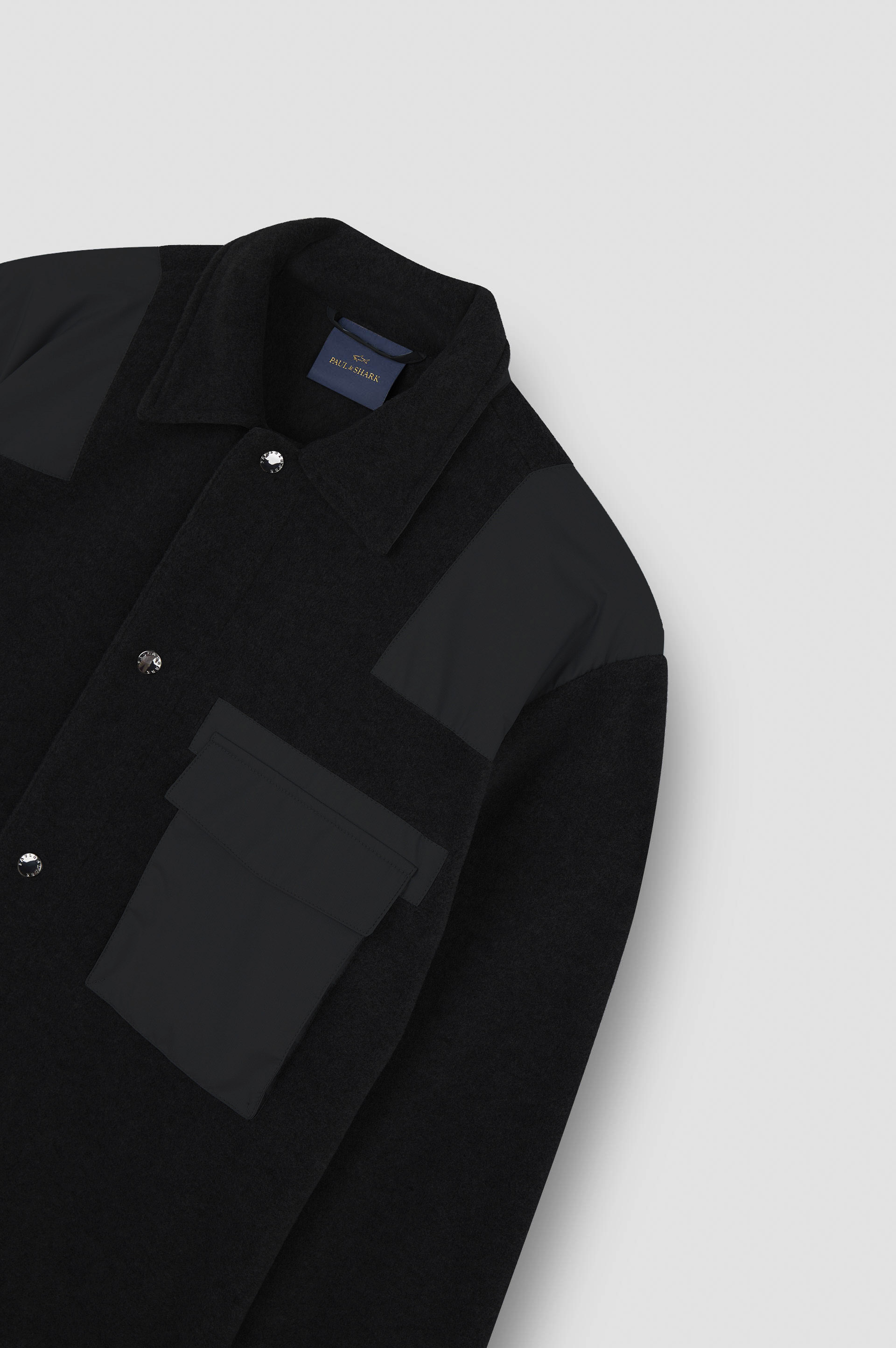 Sobrecamisa de forro polar con inserciones en tejido técnico image number 5 Sobrecamisa de forro polar con inserciones en tejido técnico image number 5