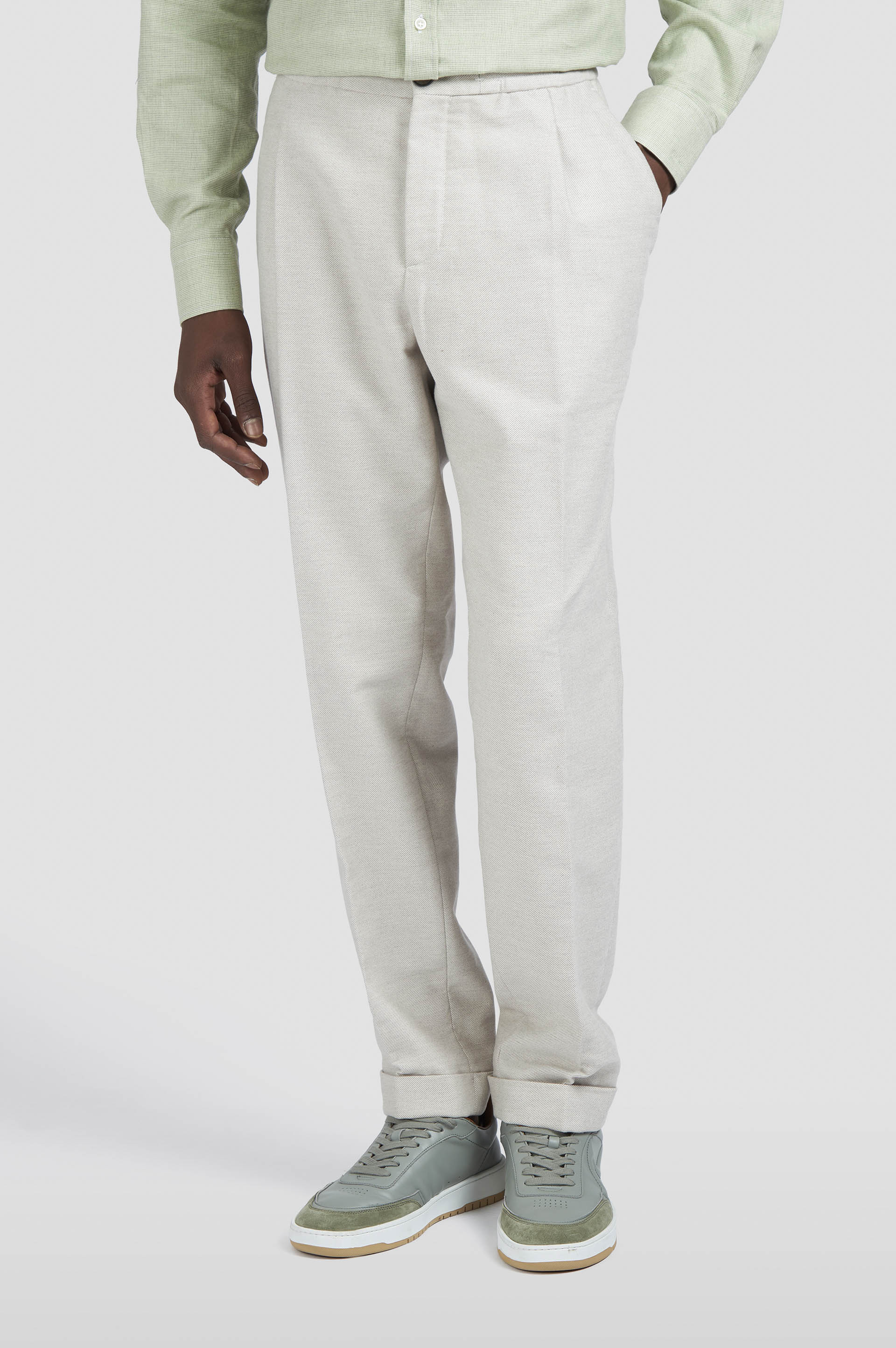 Pantalón chino de algodón y cachemira con pliegue image number 0 Pantalón chino de algodón y cachemira con pliegue image number 0