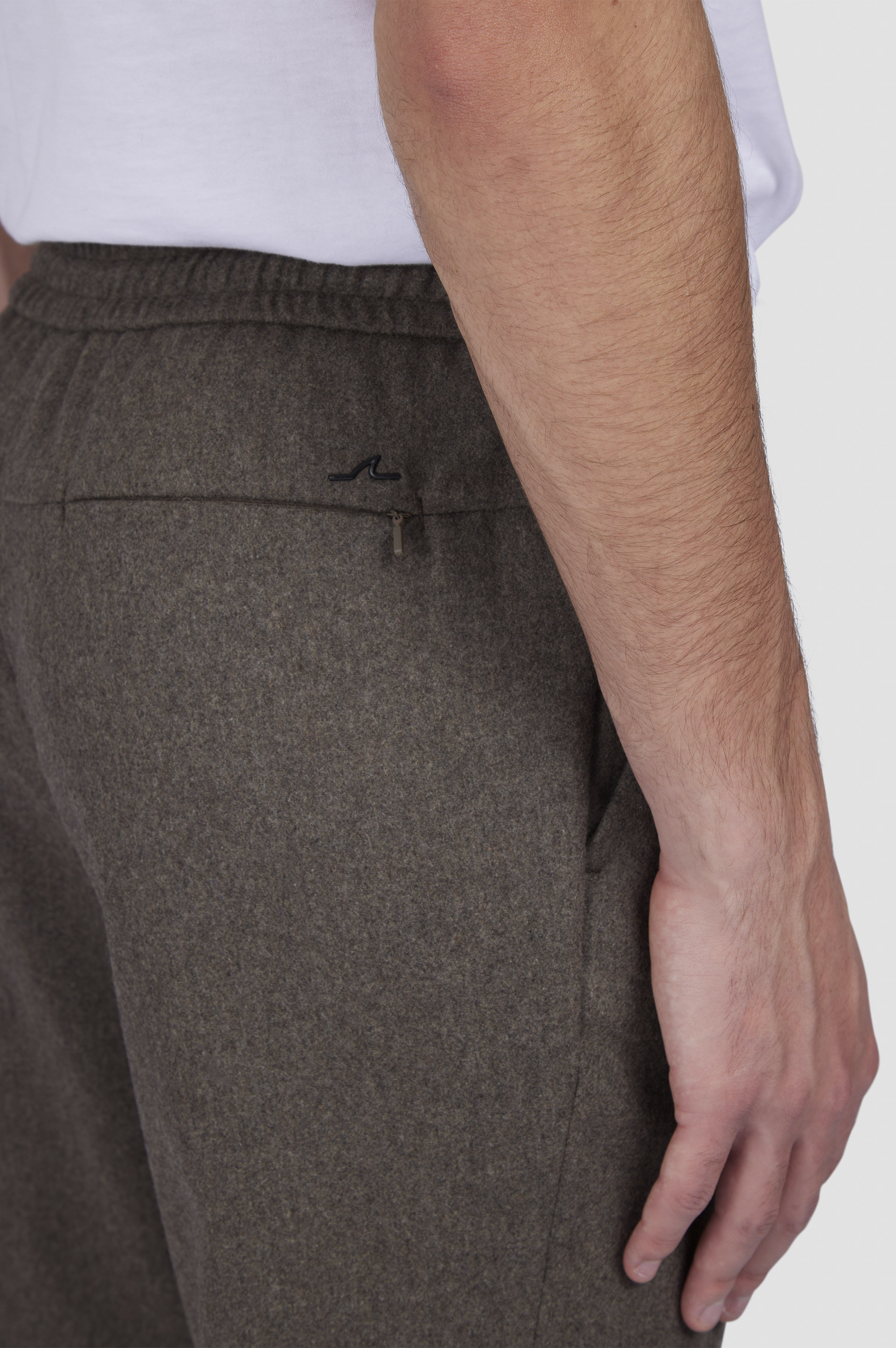 Wool blend trousers with pleats image number 4