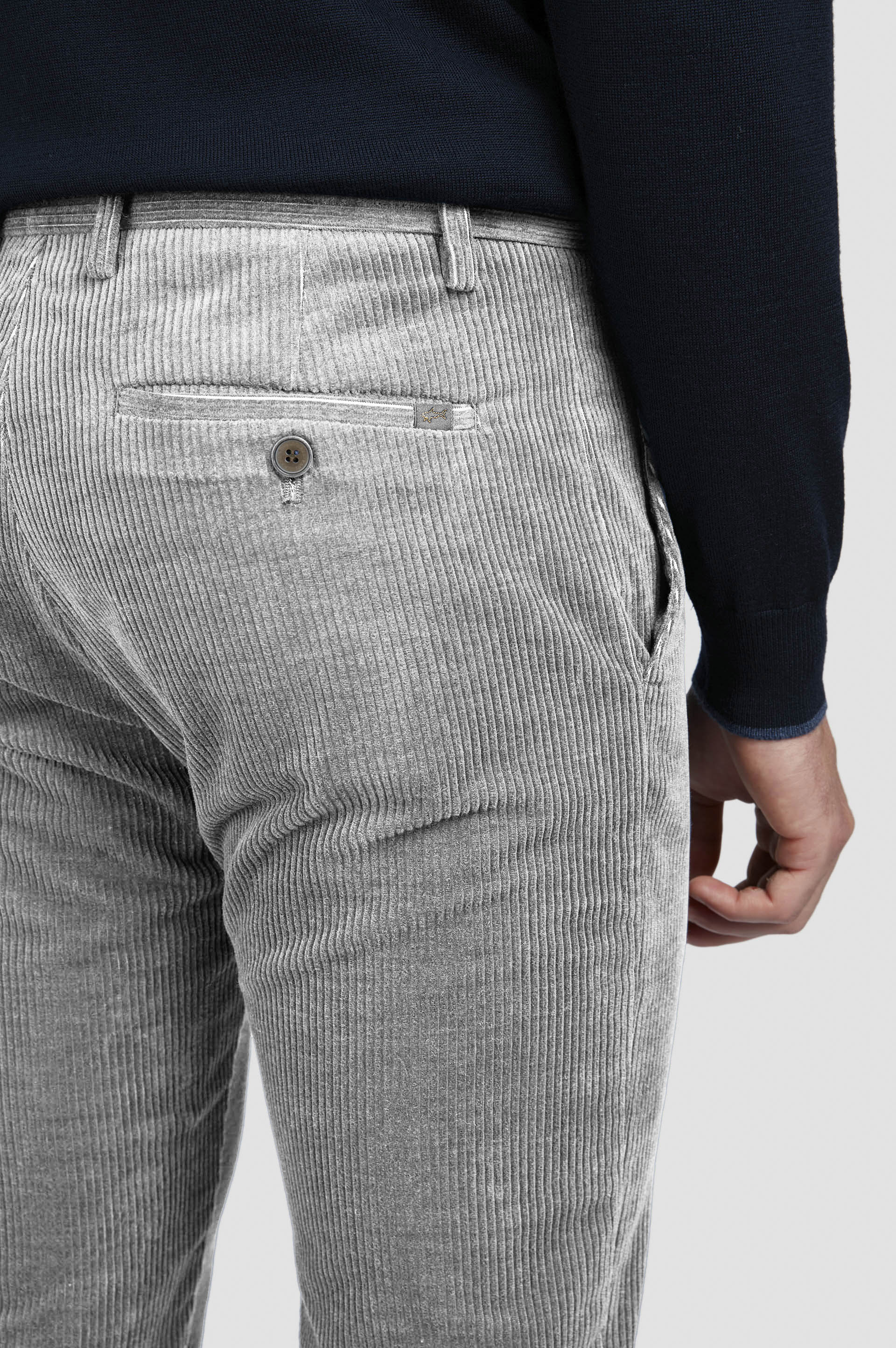 Pantalon chino en velours de coton et cachemire image number 4 Pantalon chino en velours de coton et cachemire image number 4