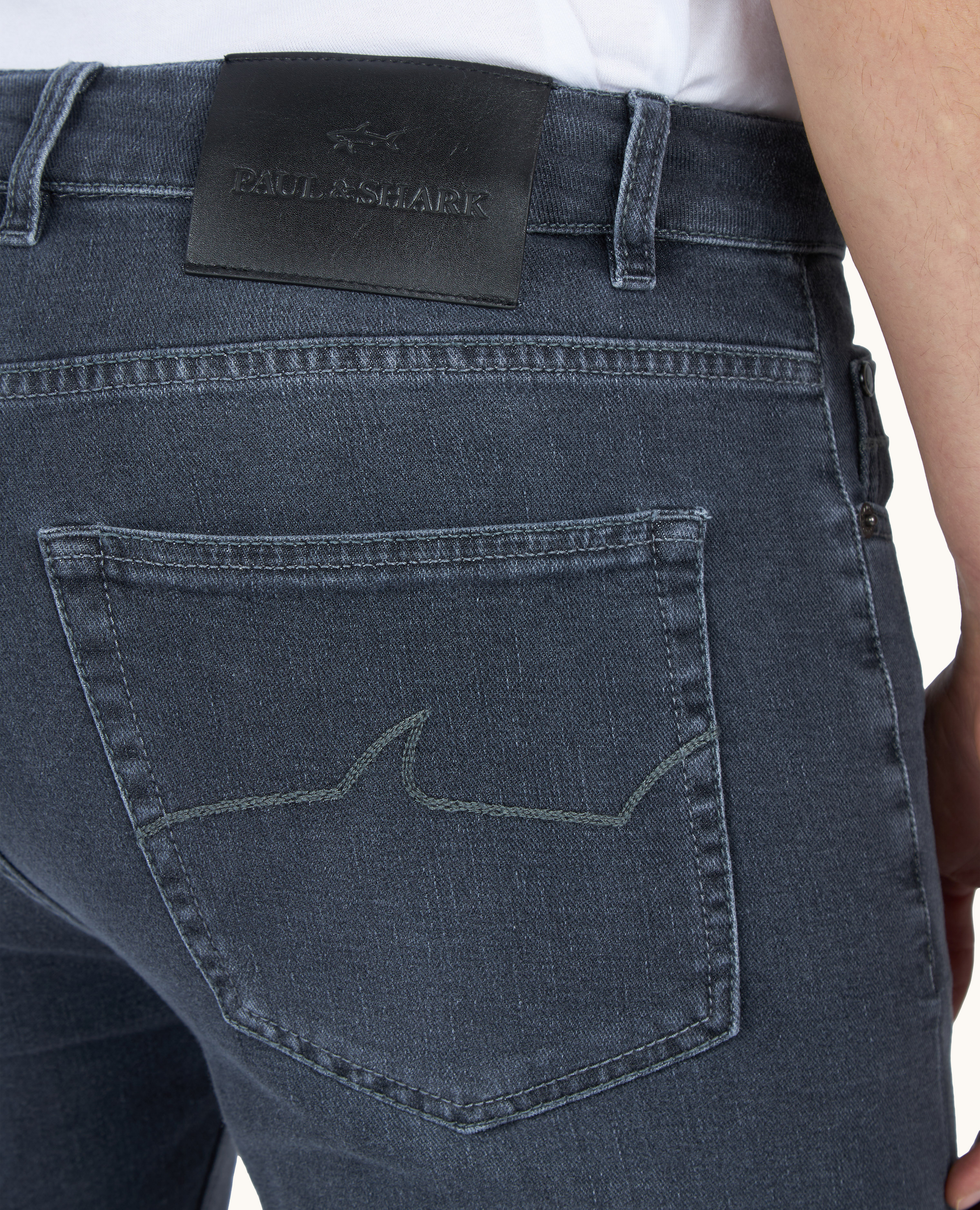 Vaqueros de denim el&aacute;stico de algod&oacute;n org&aacute;nico image number 4