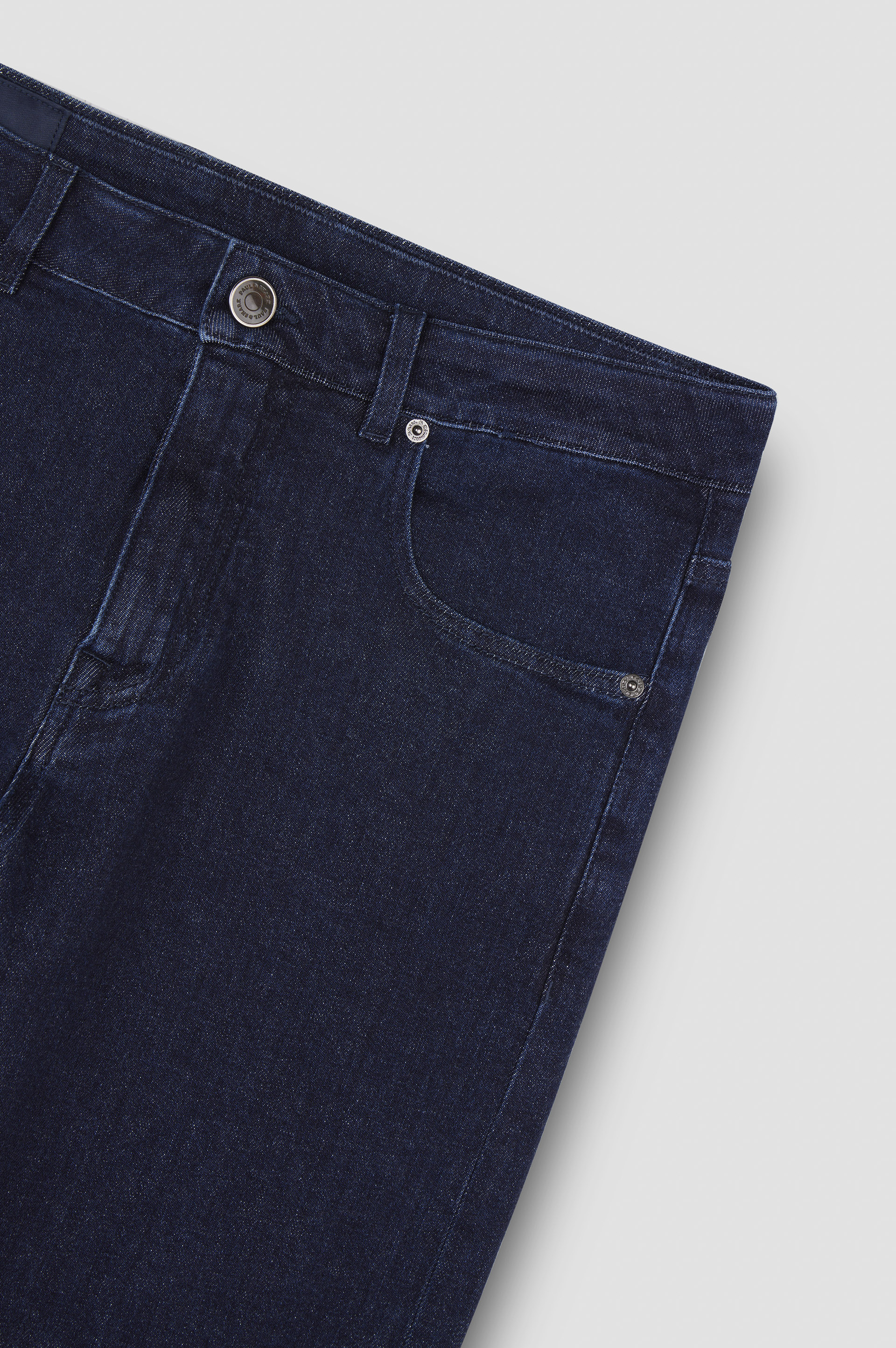 Jeans en denim de coton et cachemire image number 5 Jeans en denim de coton et cachemire image number 5
