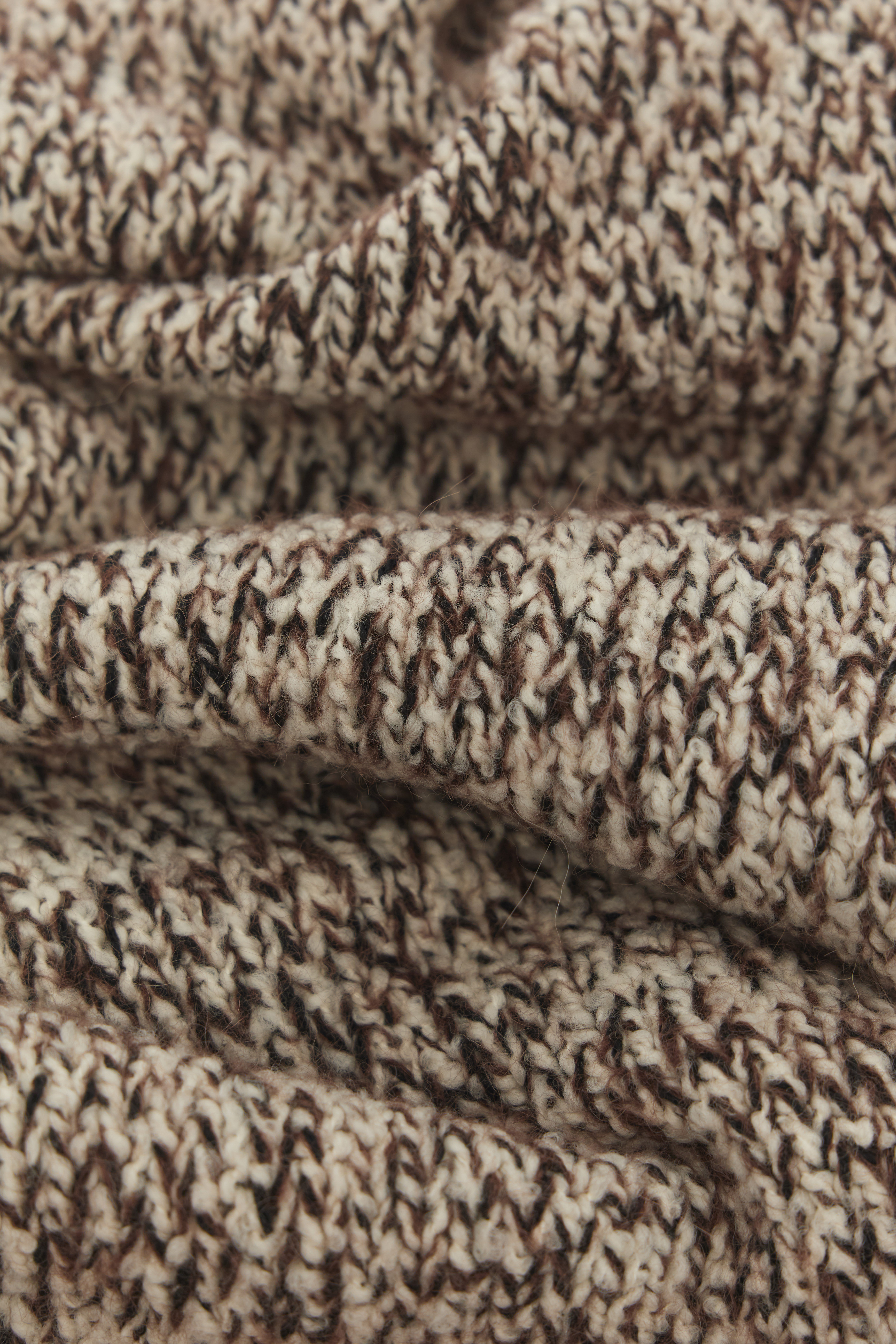Wool and alpaca scarf image number 3