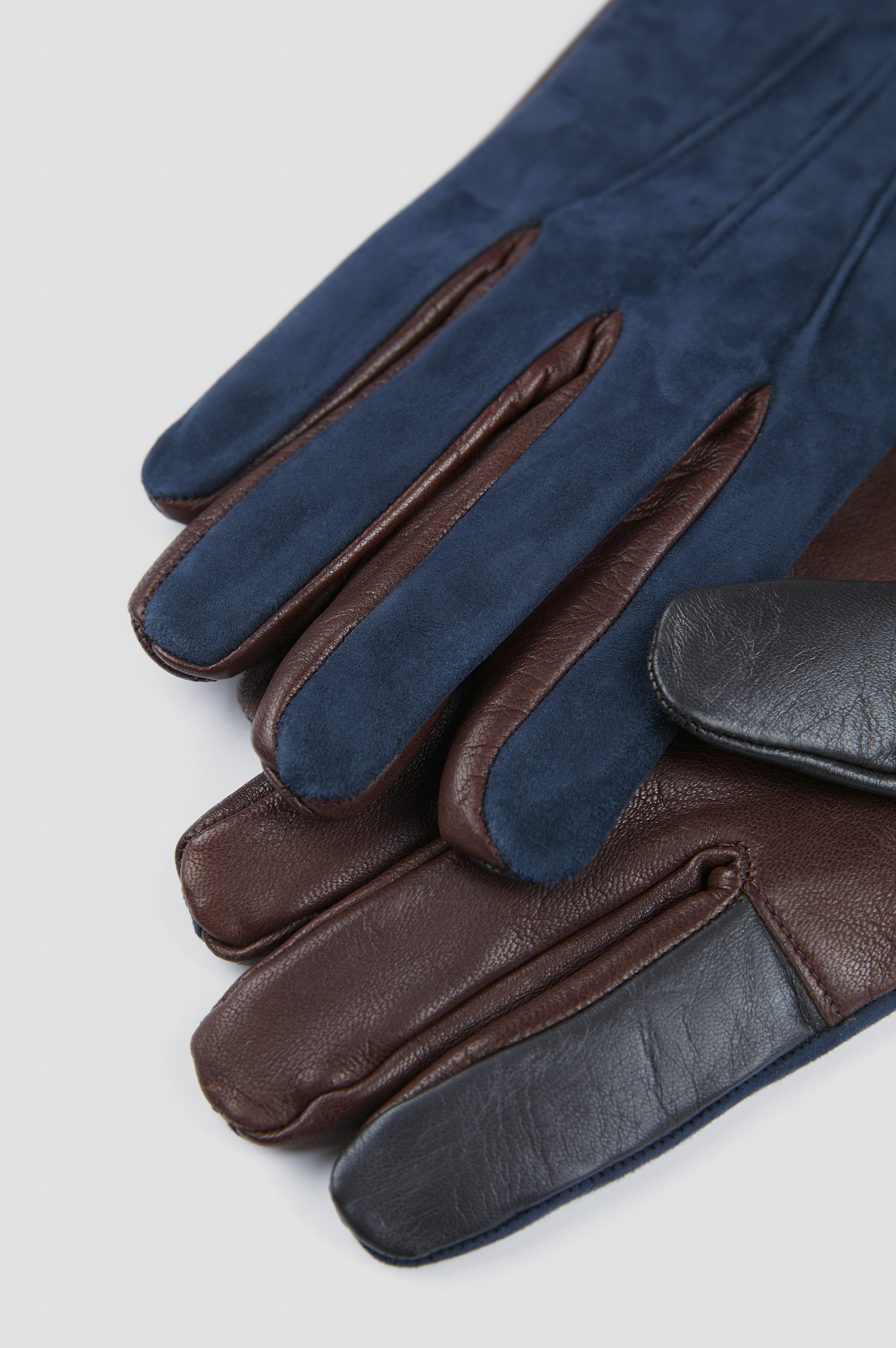 Leather and Suede gloves image number 1 Leather and Suede gloves image number 1