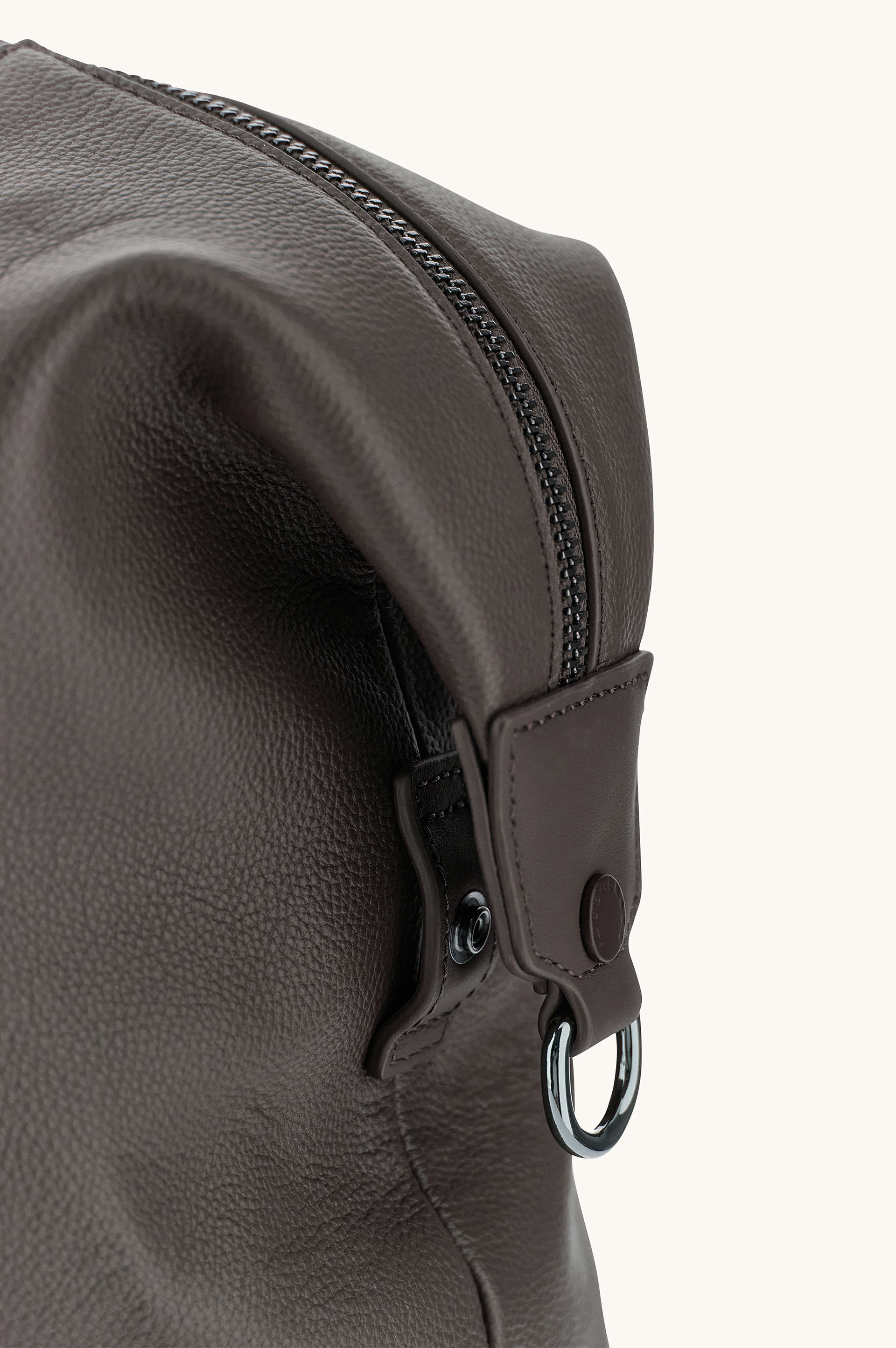 حقيبة سفر من الجلد المضفر image number 3