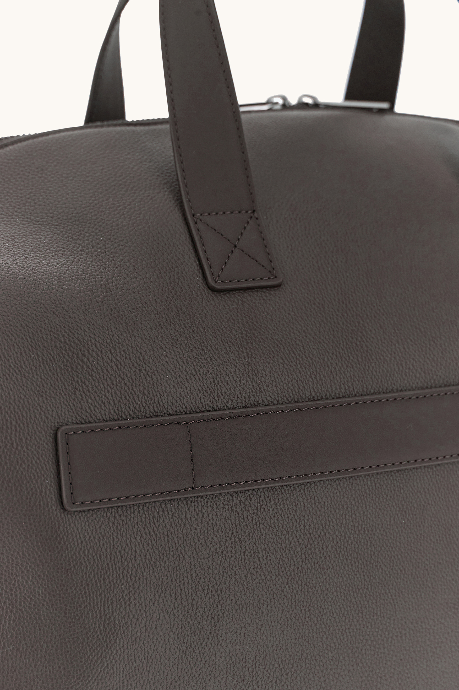 حقيبة سفر من الجلد المضفر image number 5