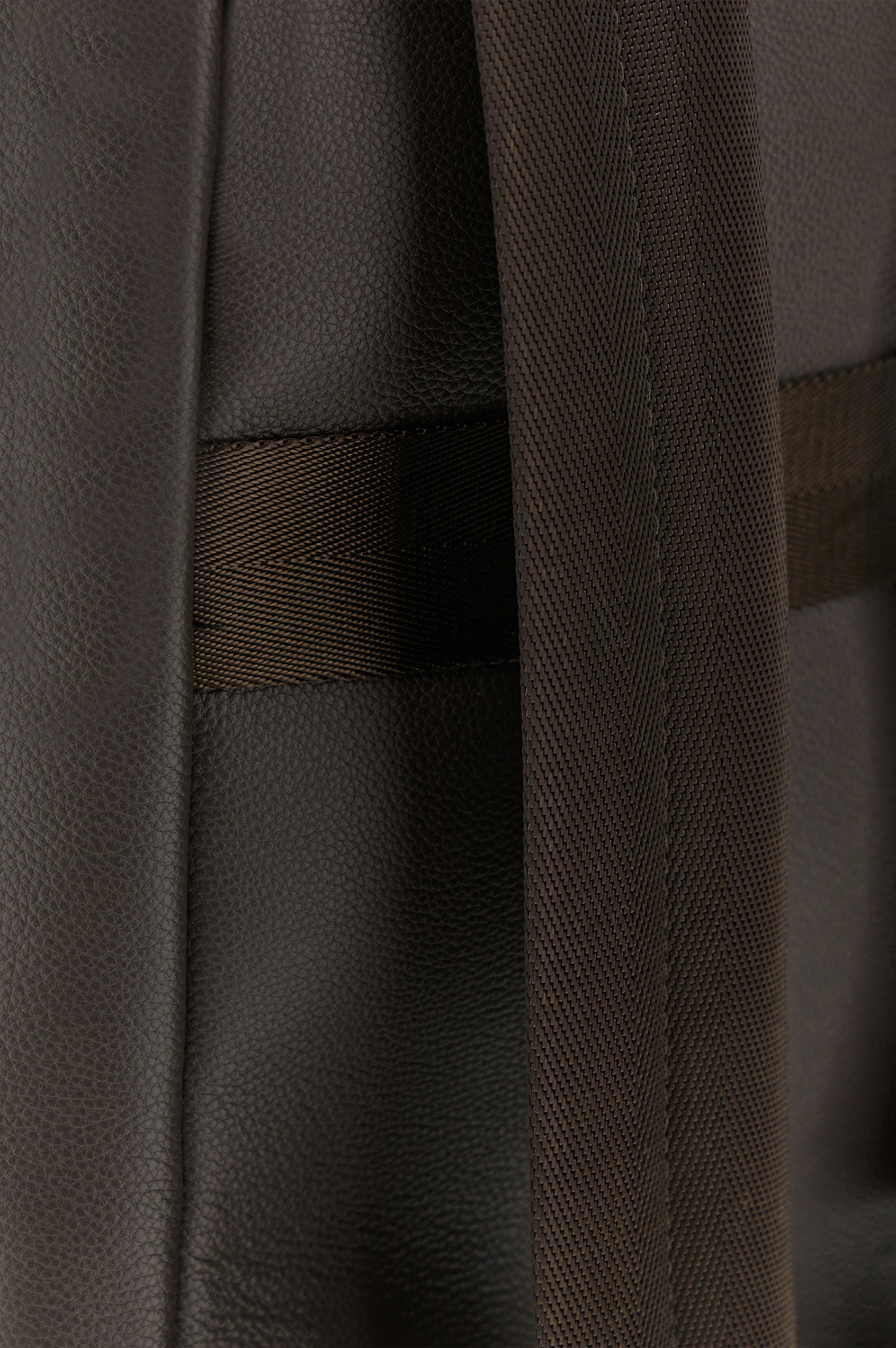 Mochila de cuero martillado image number 6