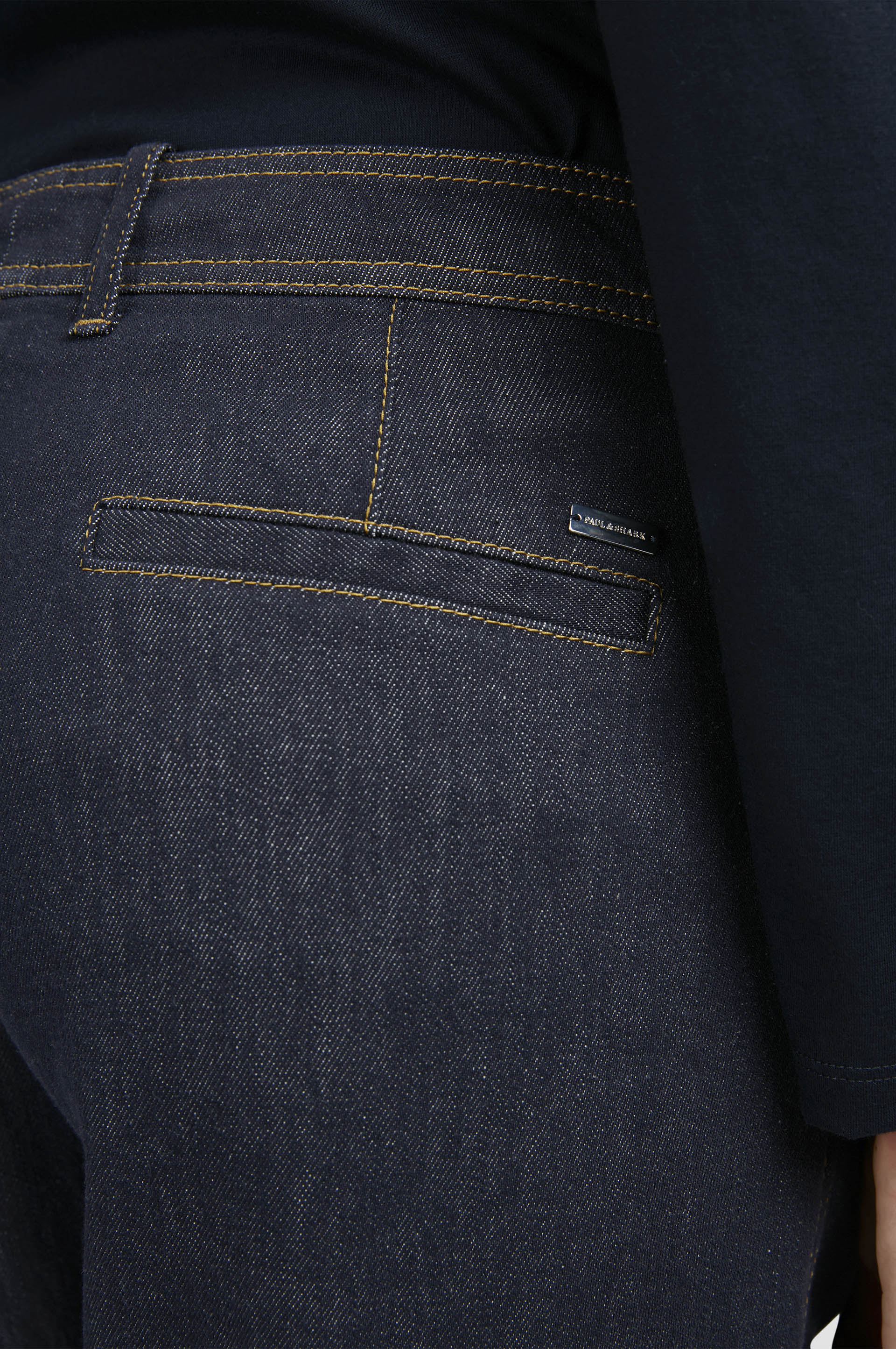 Hose aus Stretch-Baumwolle in Denim-Optik image number 4 Hose aus Stretch-Baumwolle in Denim-Optik image number 4