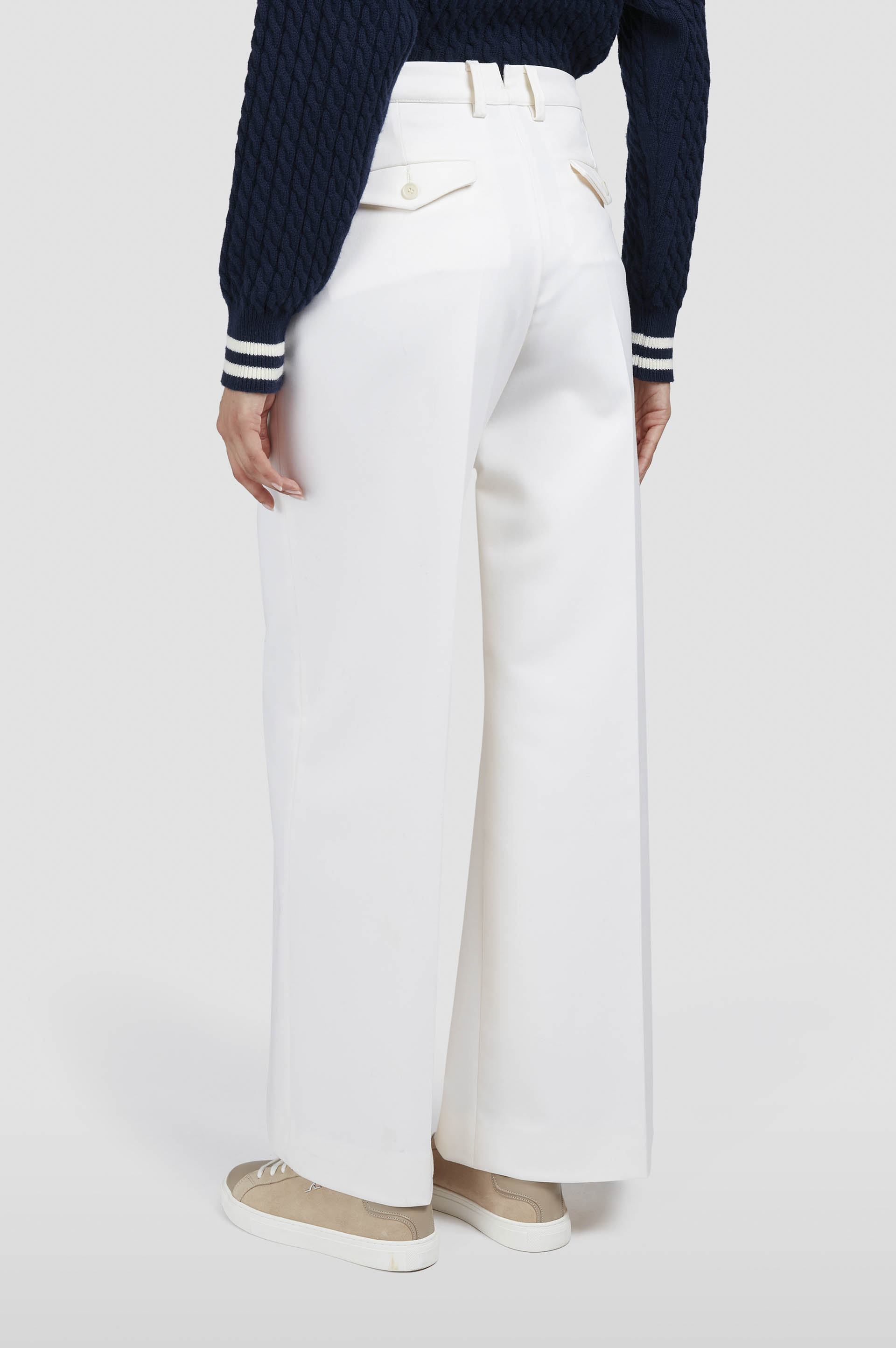 Weit geschnittene Hose aus elastischem Wolltwill image number 3 Weit geschnittene Hose aus elastischem Wolltwill image number 3