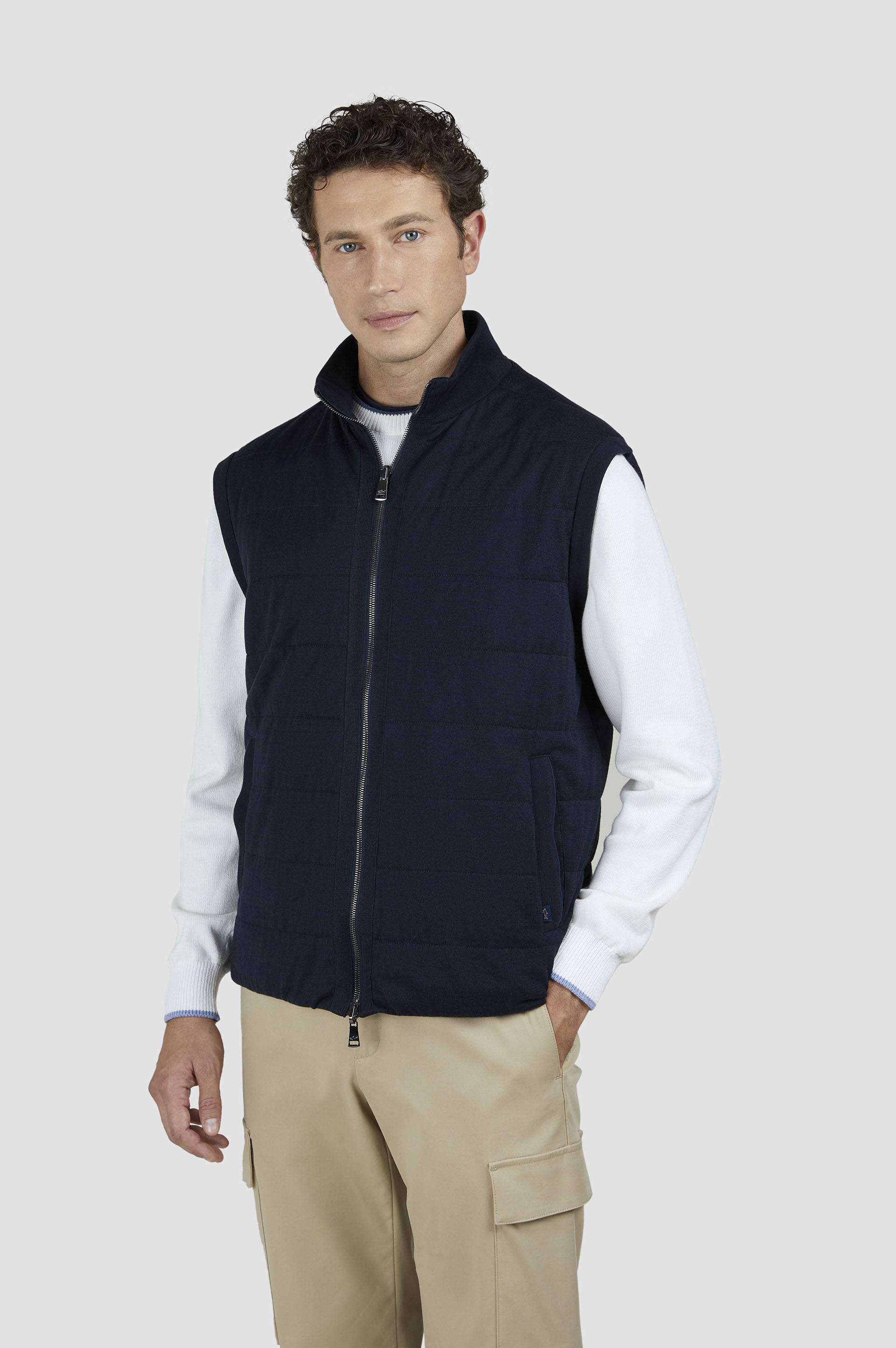 Reversible vest in cotton, silk, and Typhoon® Platinum image number 6
