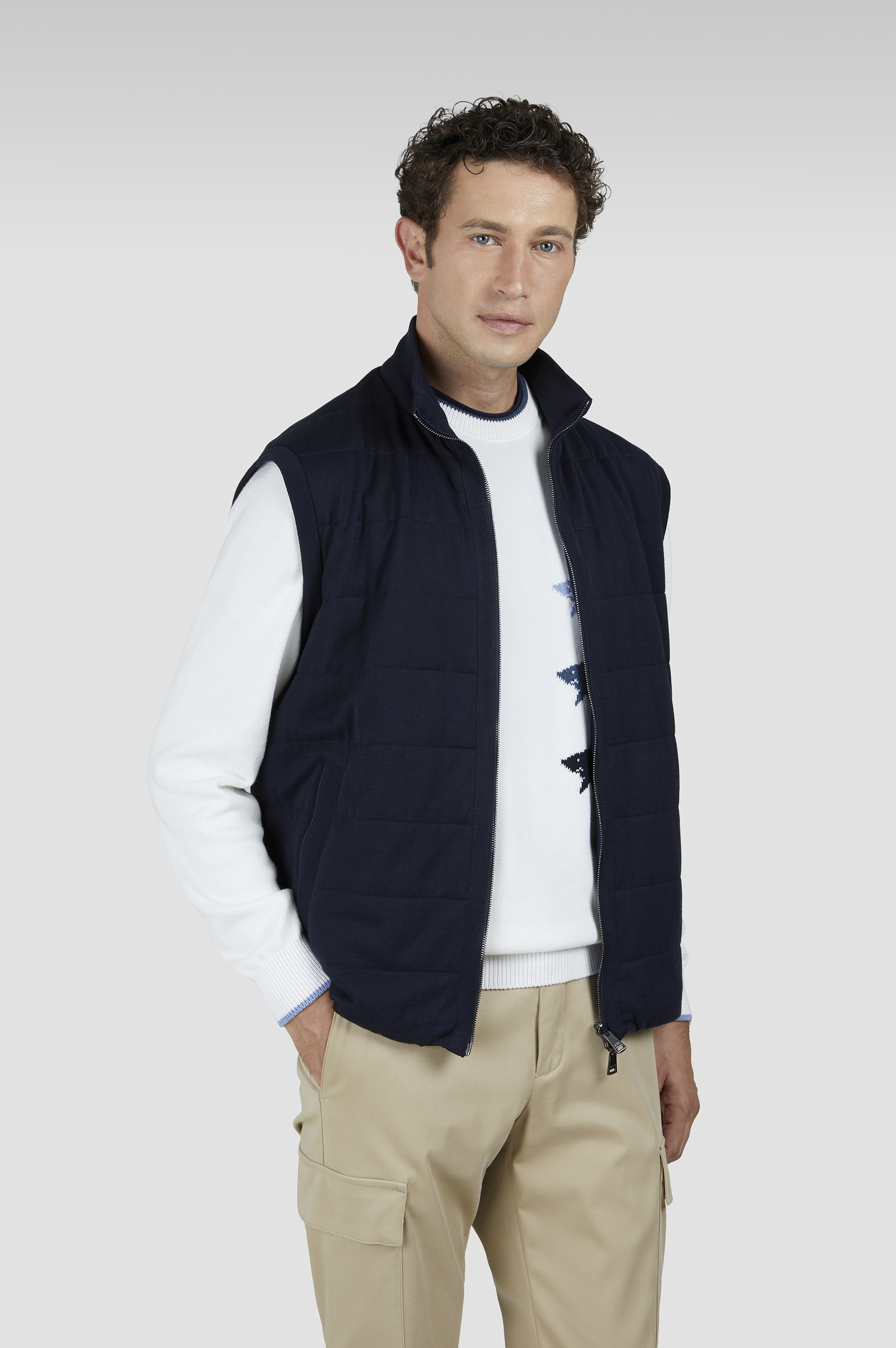 Reversible vest in cotton, silk, and Typhoon® Platinum image number 0