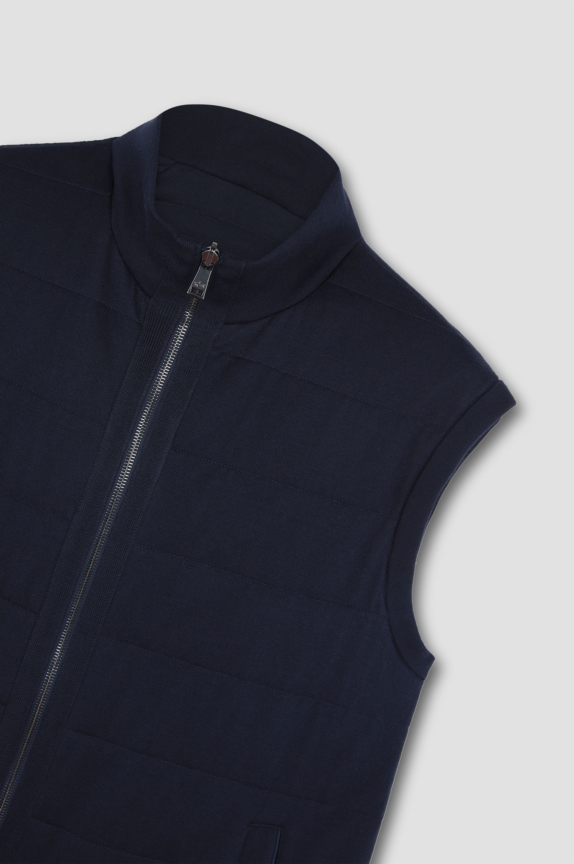 Reversible vest in cotton, silk, and Typhoon® Platinum image number 7