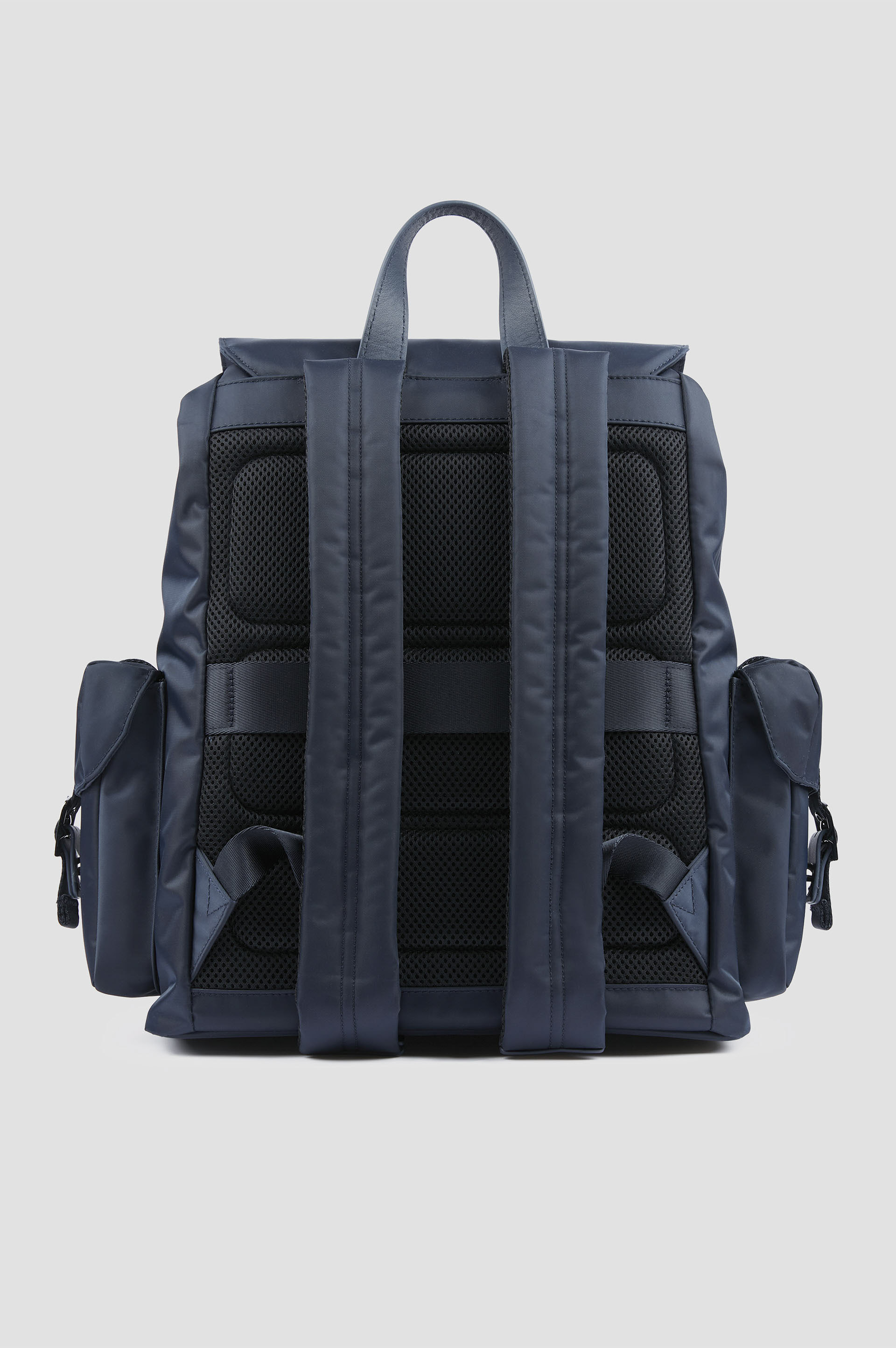 Mochila utilitaria de nailon con ribetes de cuero image number 1