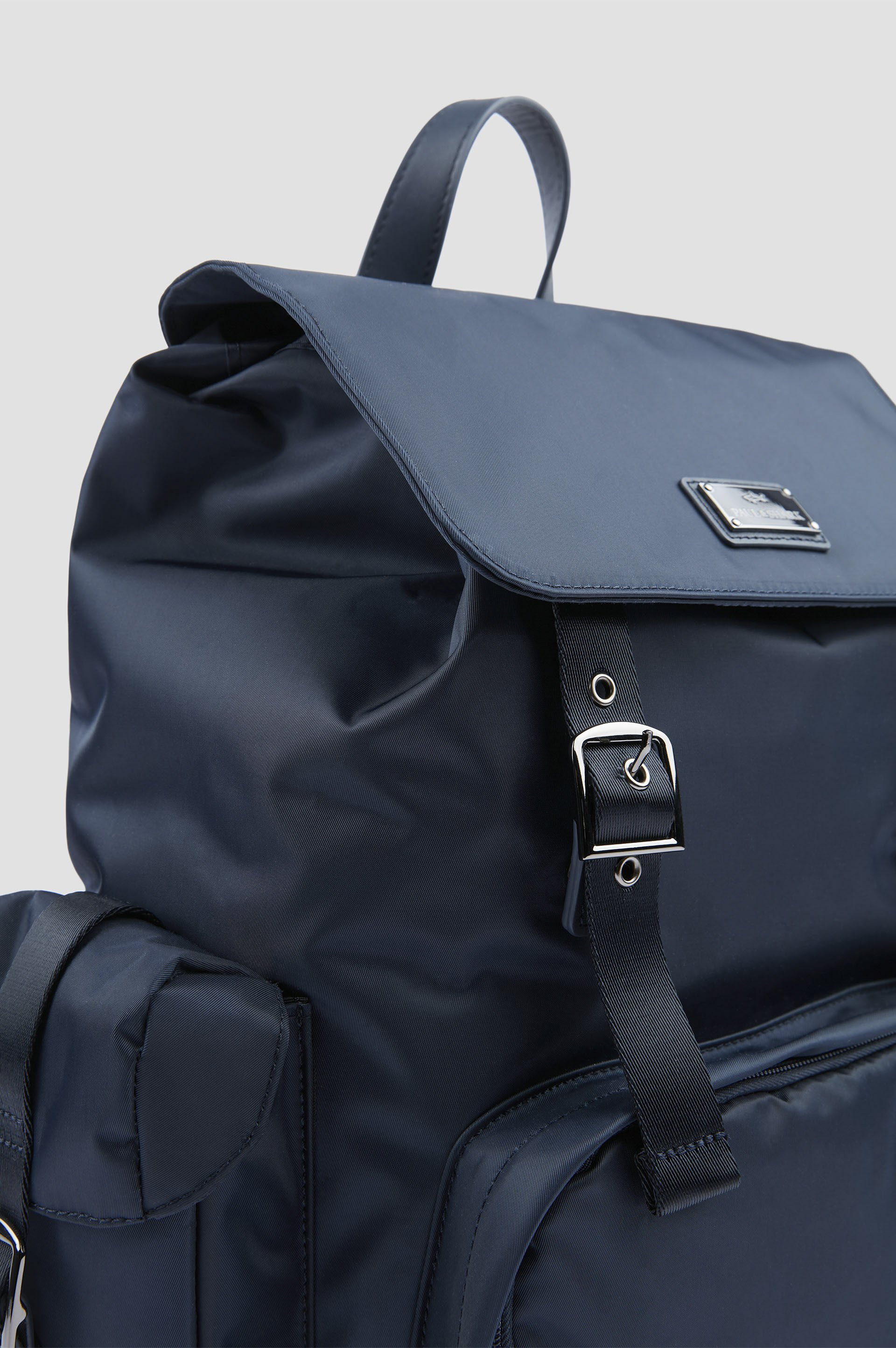 Mochila utilitaria de nailon con ribetes de cuero image number 2