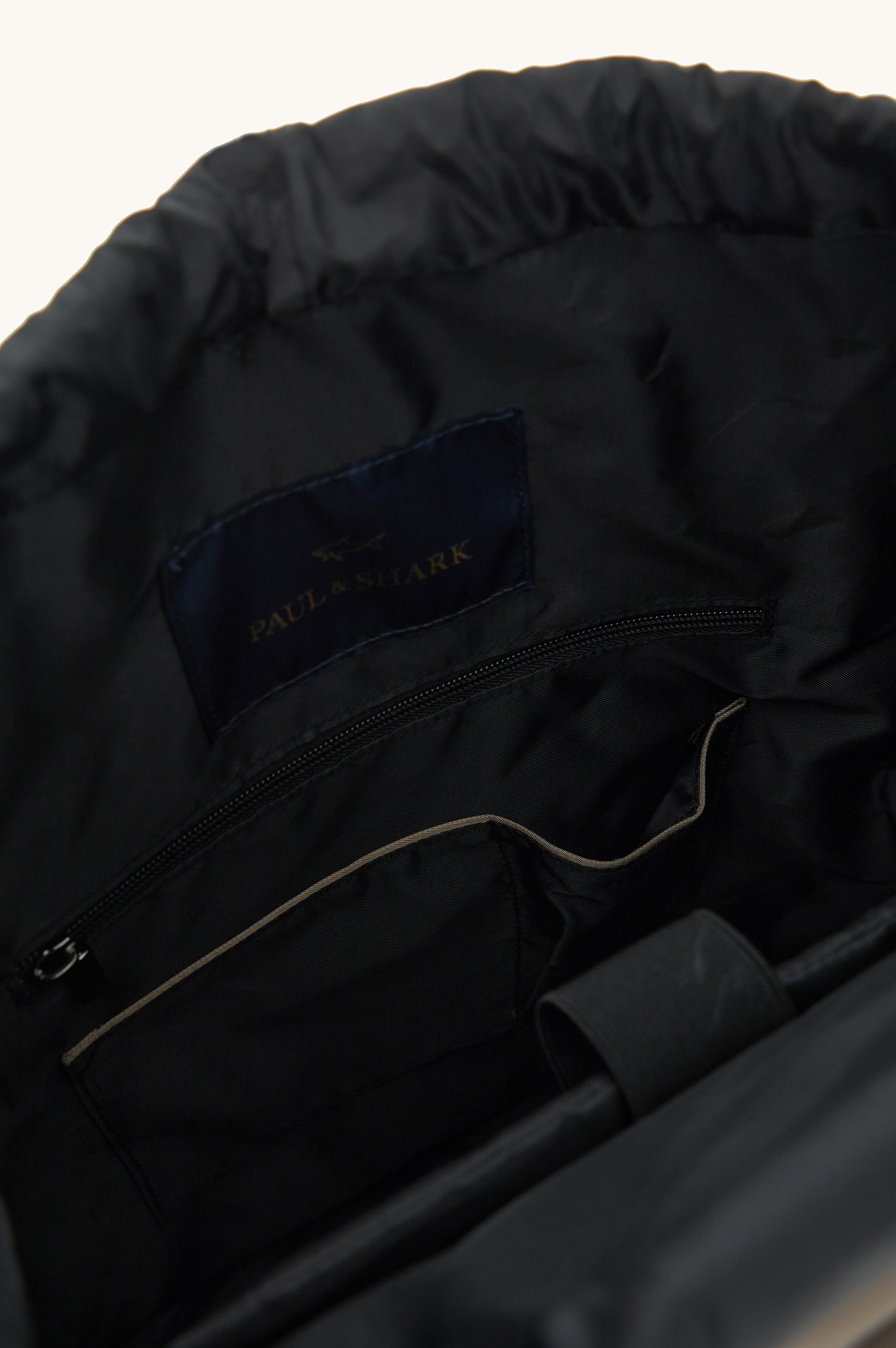 حقيبة ظهر ميلانو من النايلون مع تفاصيل جلدية image number 4