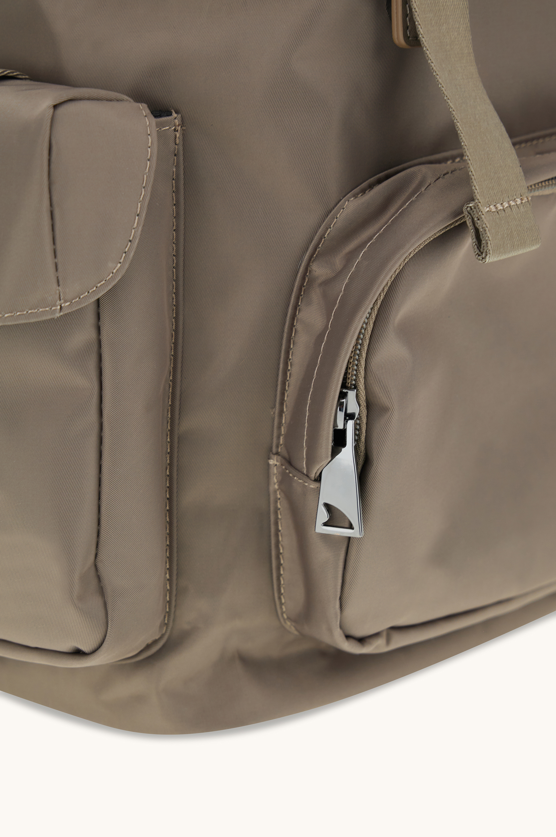 حقيبة ظهر ميلانو من النايلون مع تفاصيل جلدية image number 6