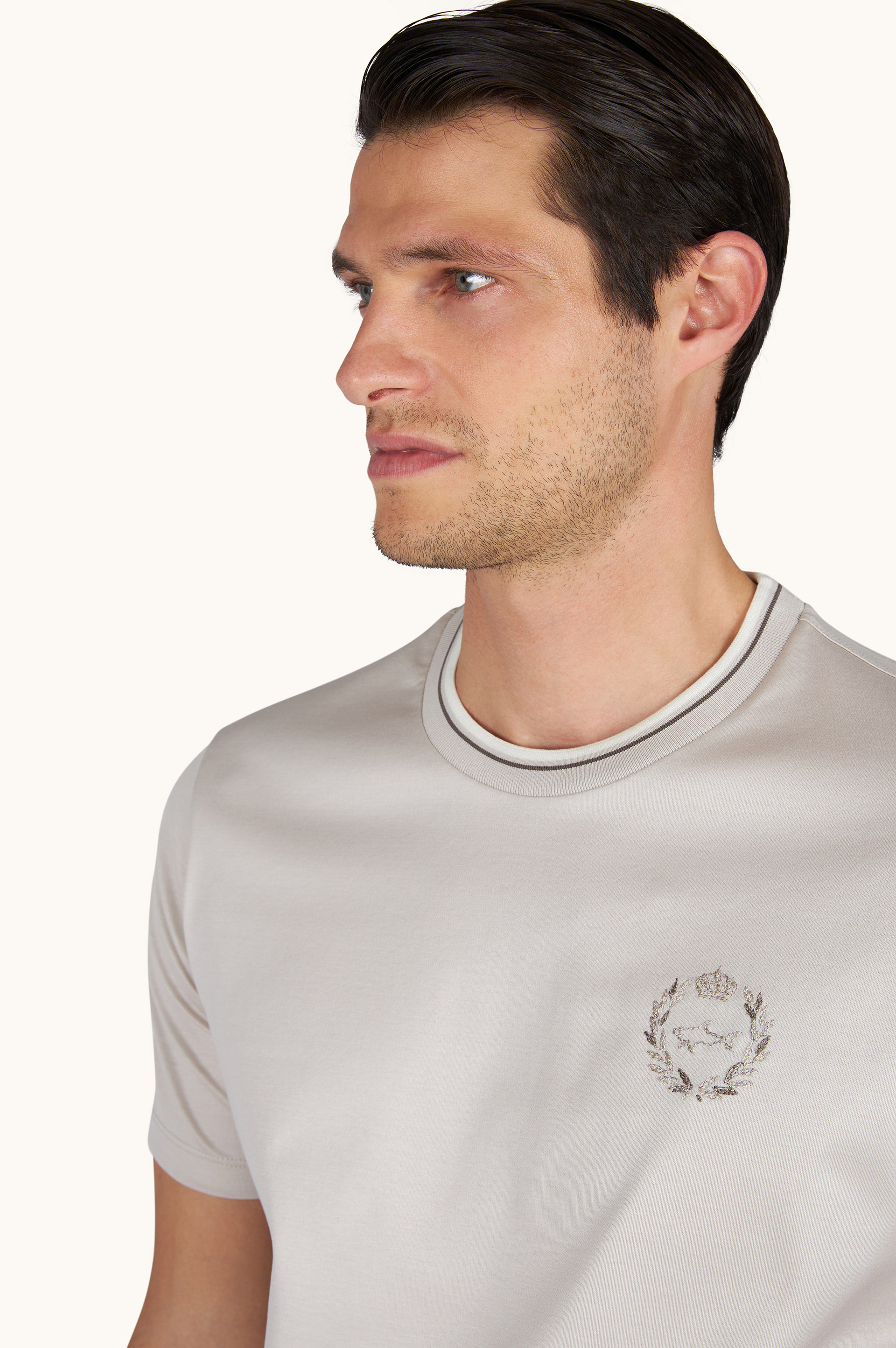 Camiseta de algod&oacute;n Aqua touch con bordado her&aacute;ldico image number 3