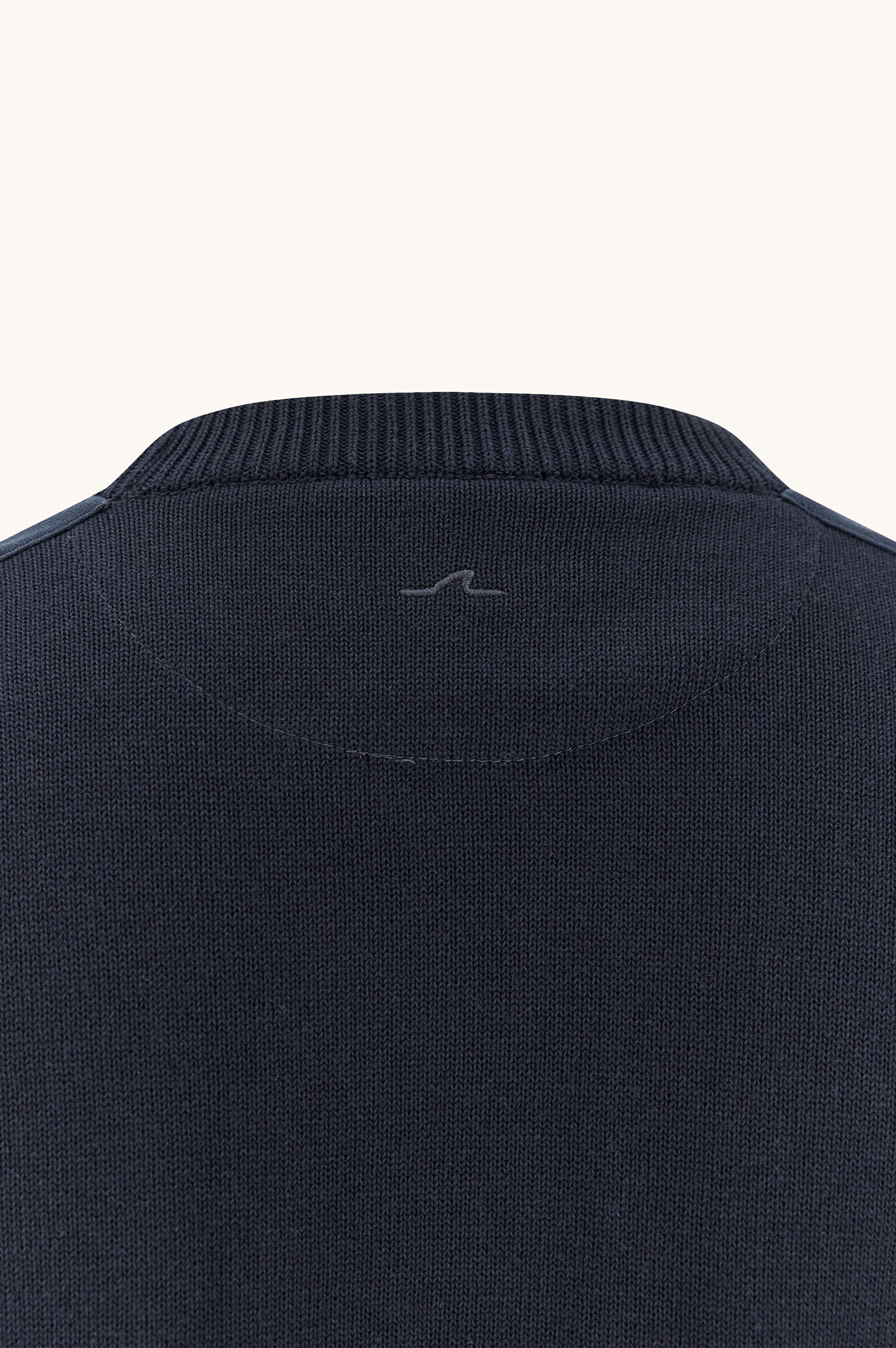 Pull &agrave; col rond en coton Fresco avec d&eacute;tails en lin image number 6