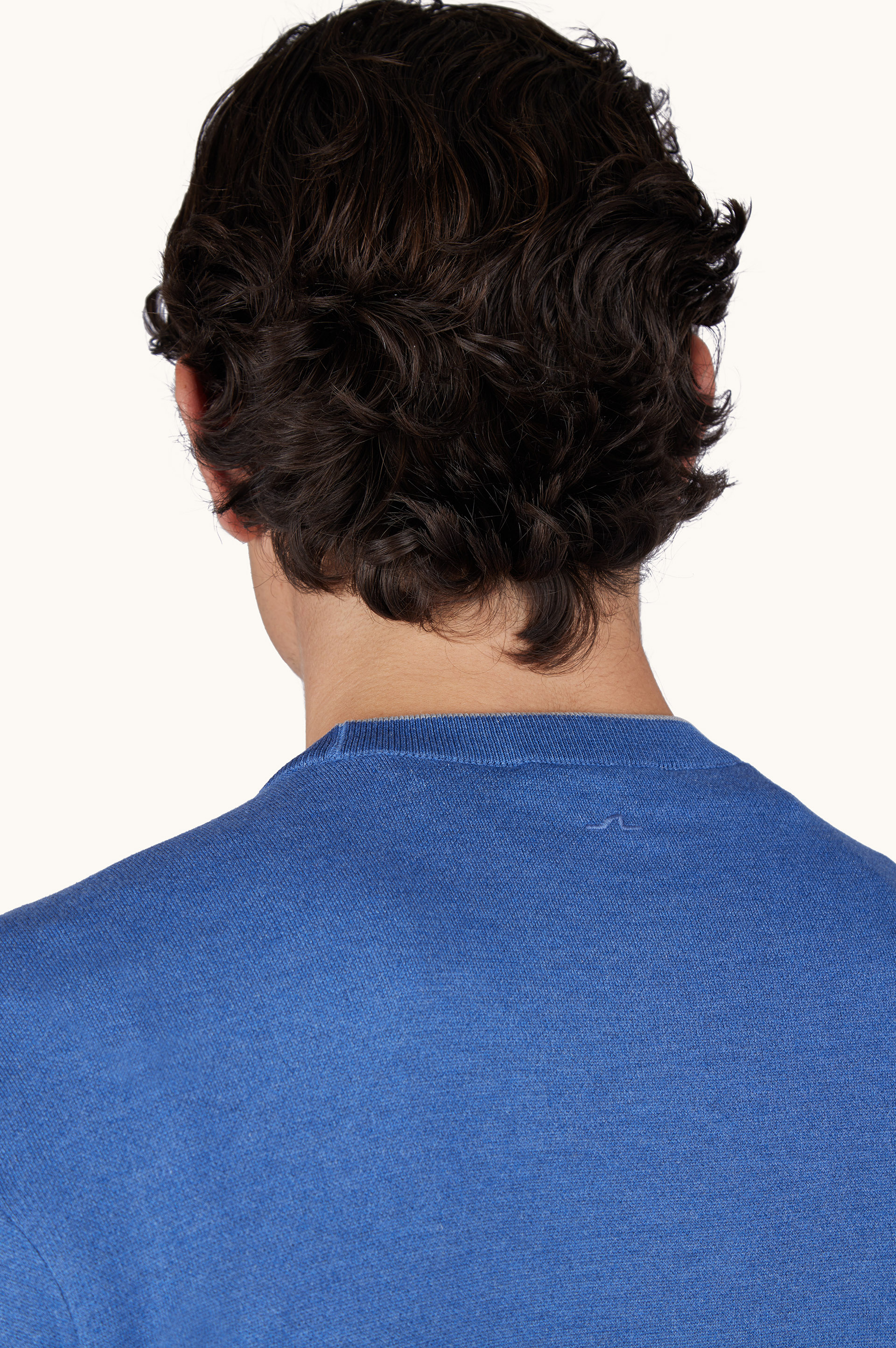 Rundhals-Pullover aus Seide und Baumwolle mit Aqualeather-Suede-Details image number 4