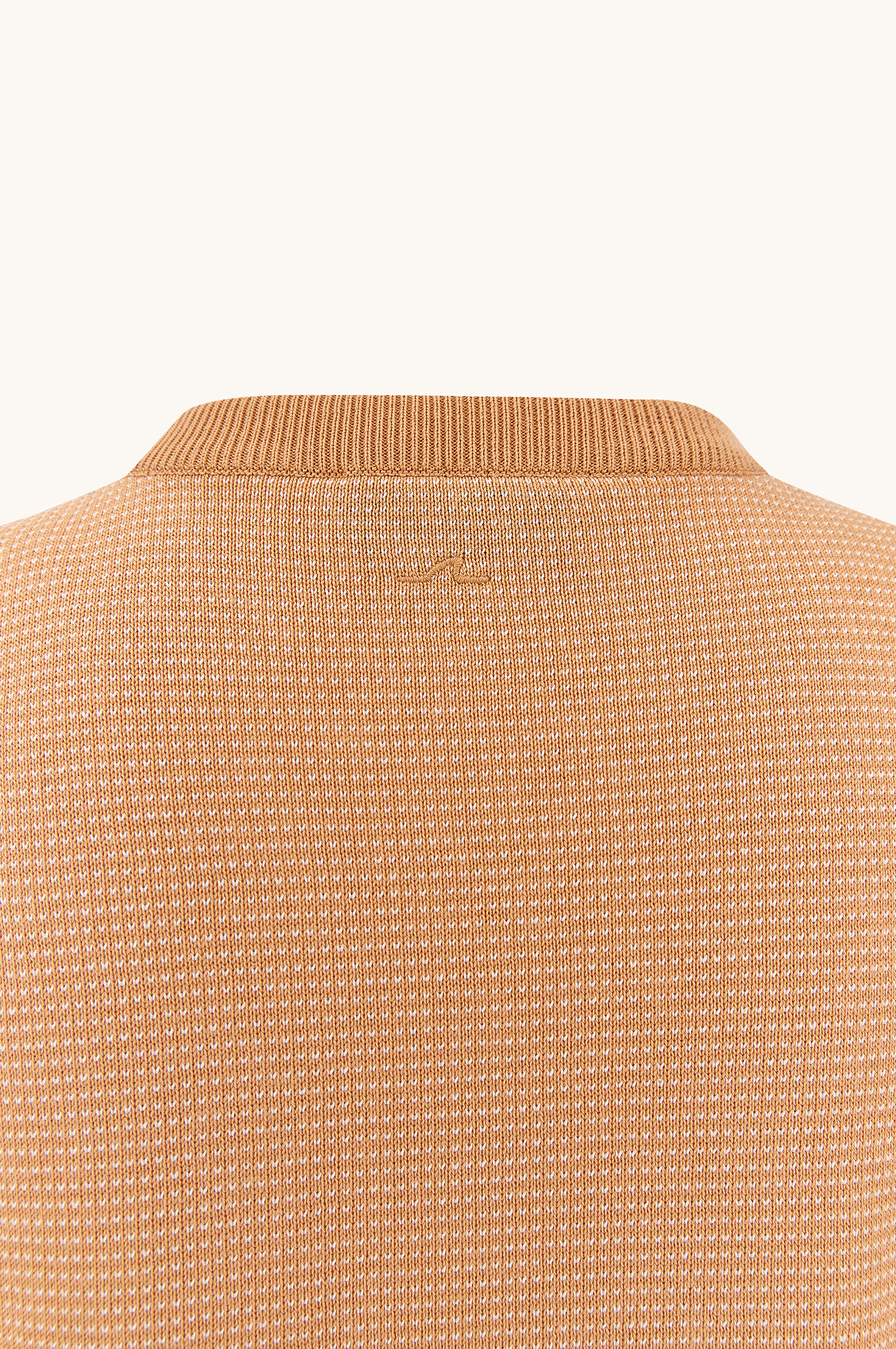 Pull &agrave; col rond en soie et coton avec d&eacute;tails en daim Aqualeather image number 8