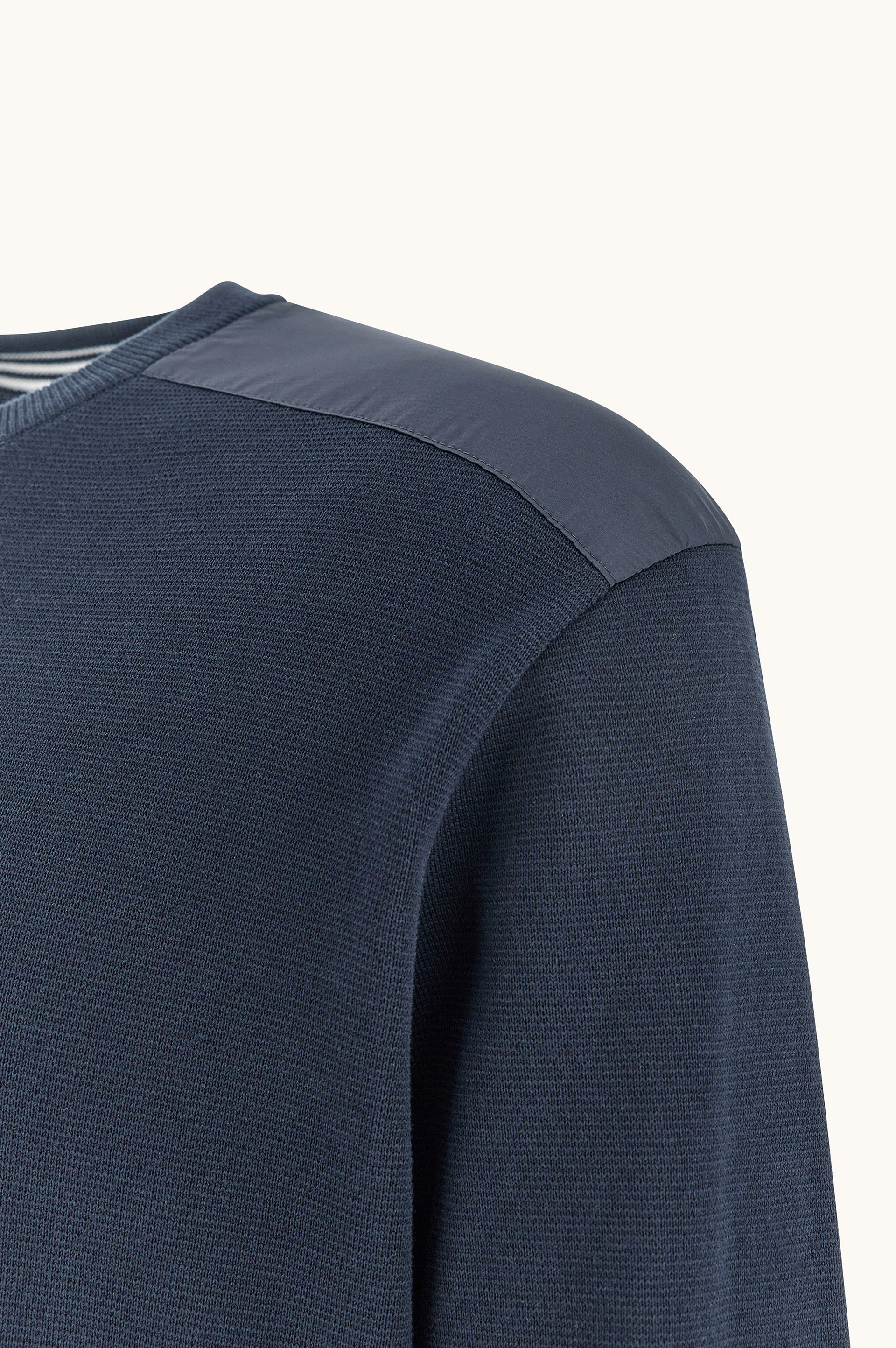 Jersey de cuello redondo de algod&oacute;n Piuma con detalles de tejido t&eacute;cnico image number 6