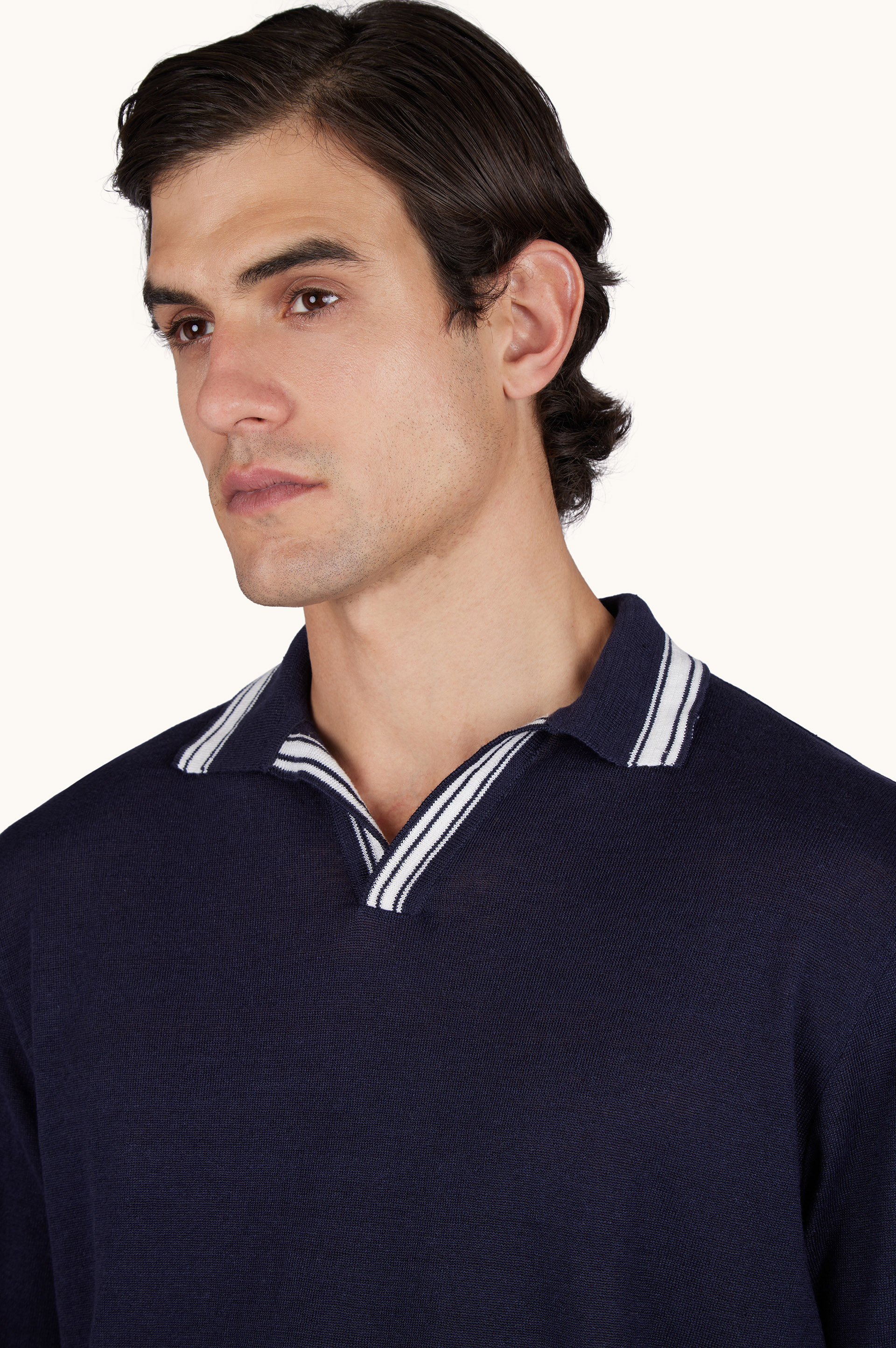 Polo shirt with open collar in linen image number 3