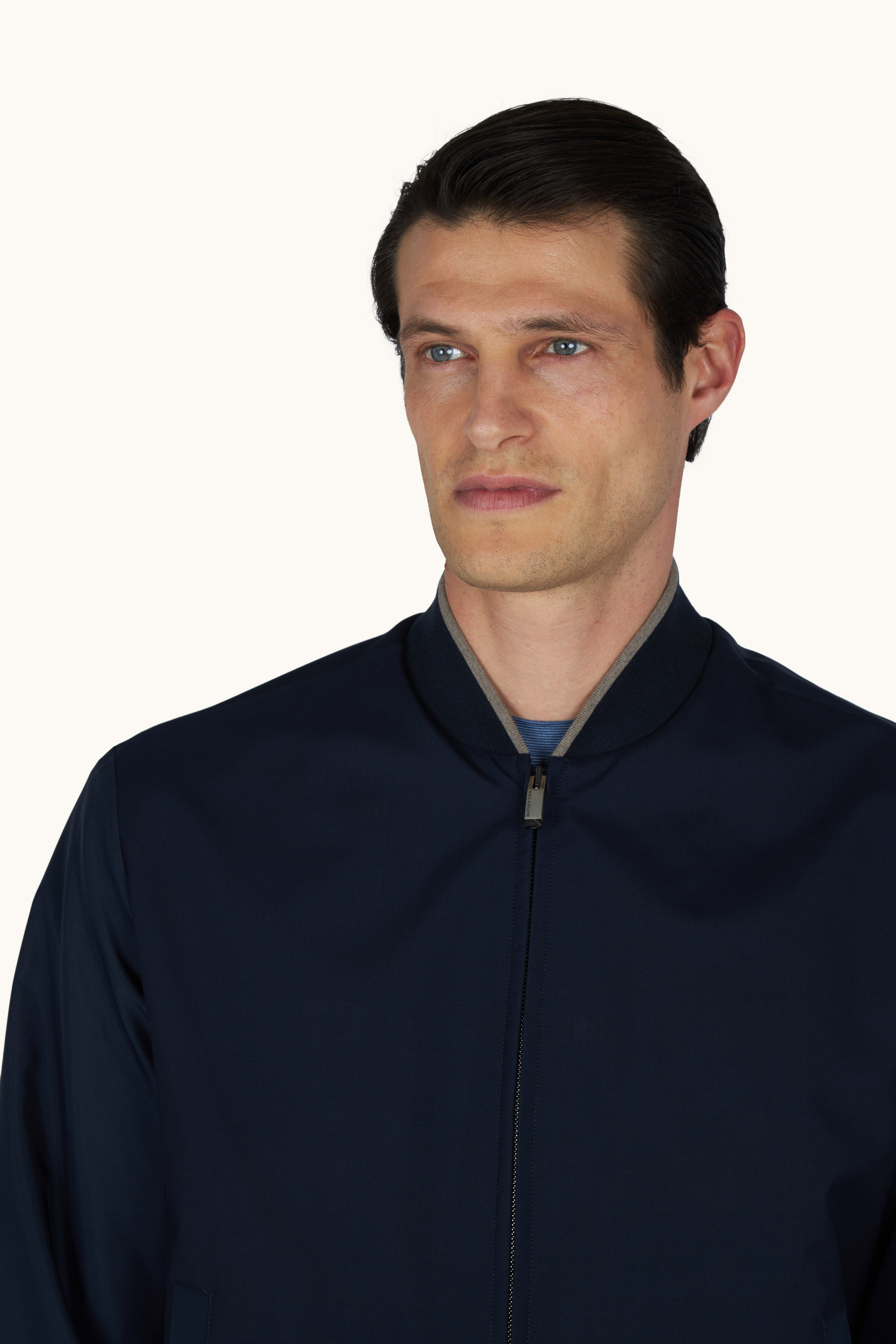 Bomber h&iacute;brido en lana y seda image number 4