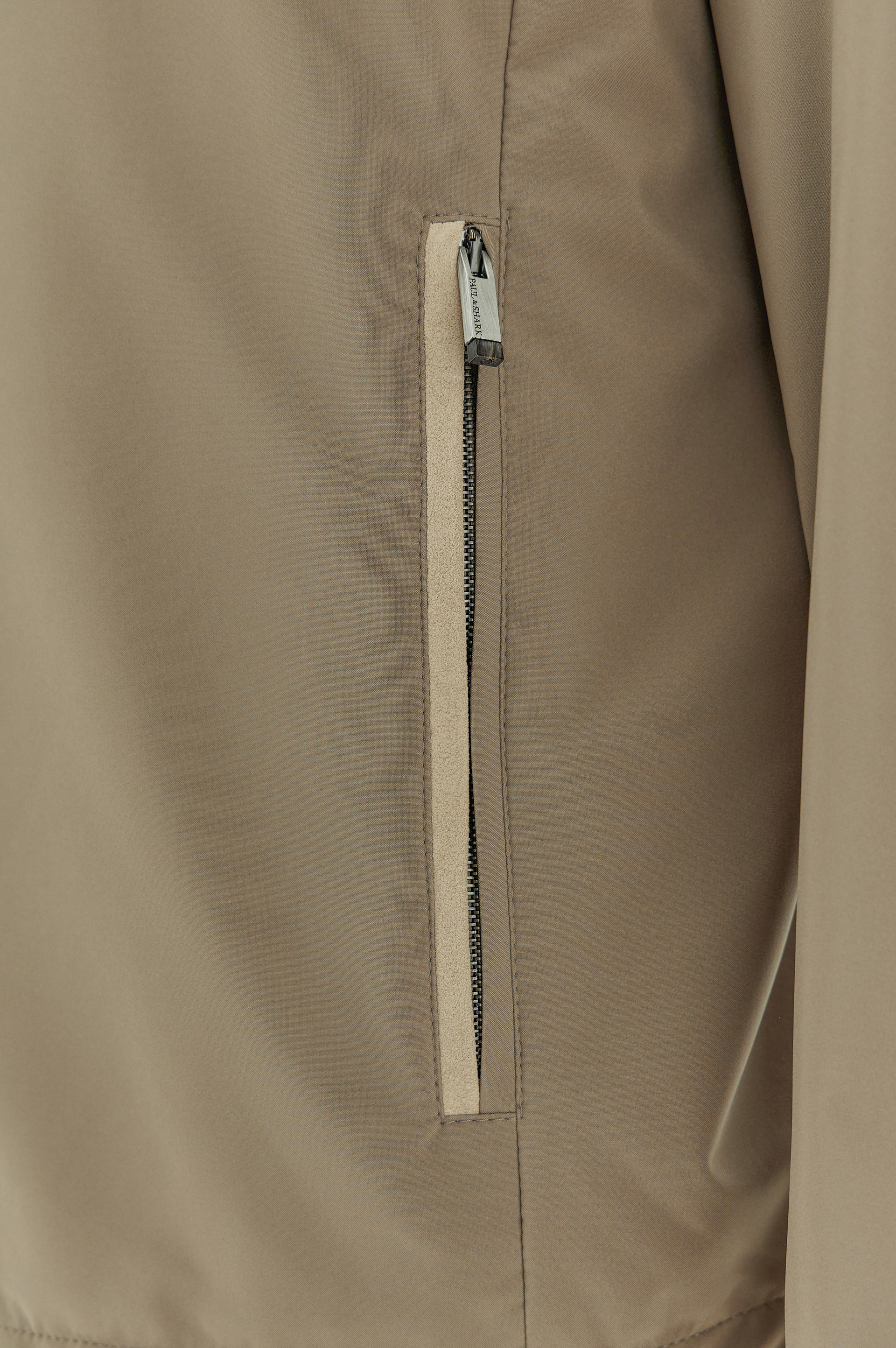 Chaqueta Typhoon&reg; Platinum con detalles en Alcantara&reg; image number 2