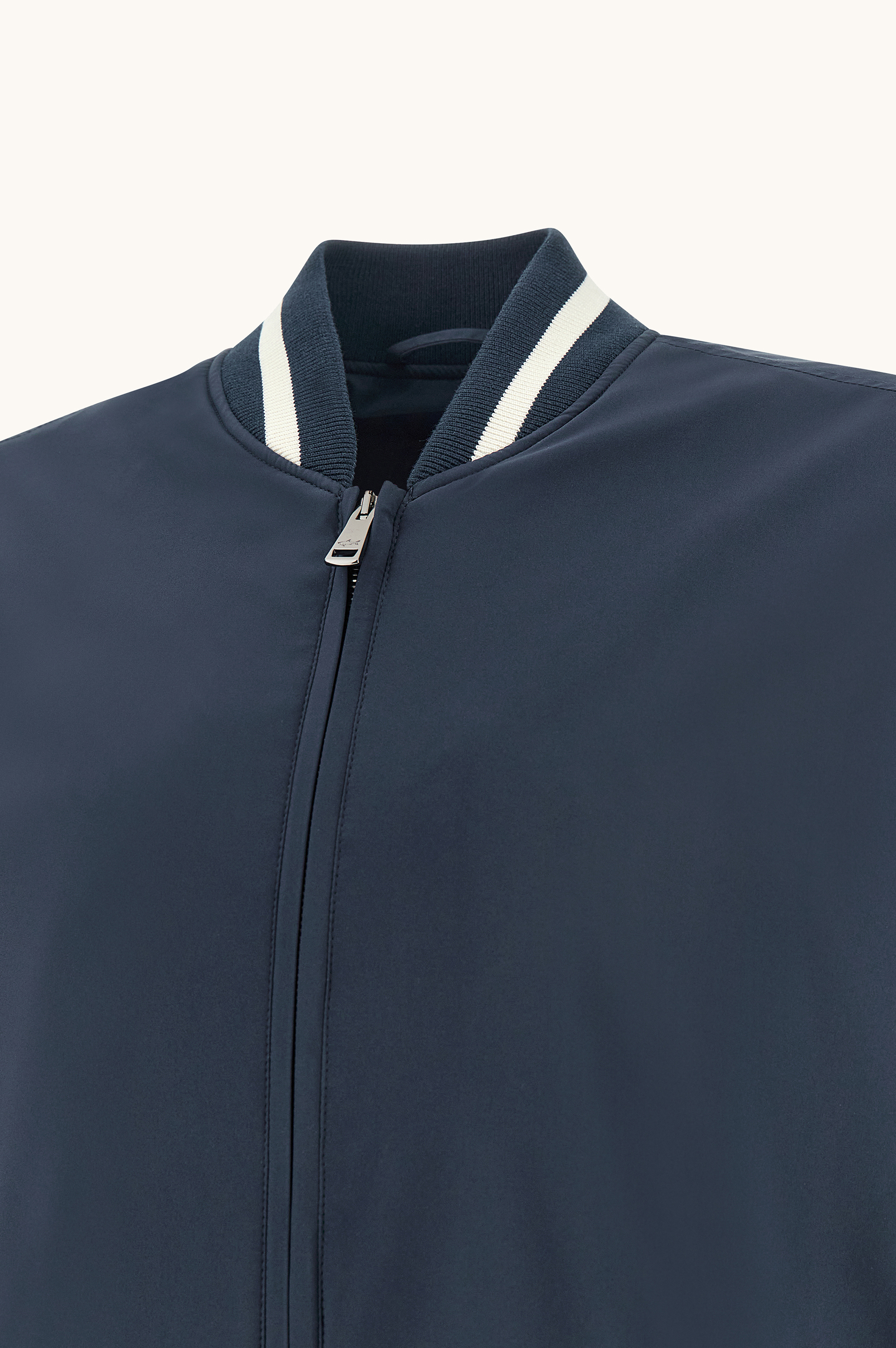 Bomber Typhoon&reg; Platinum image number 1