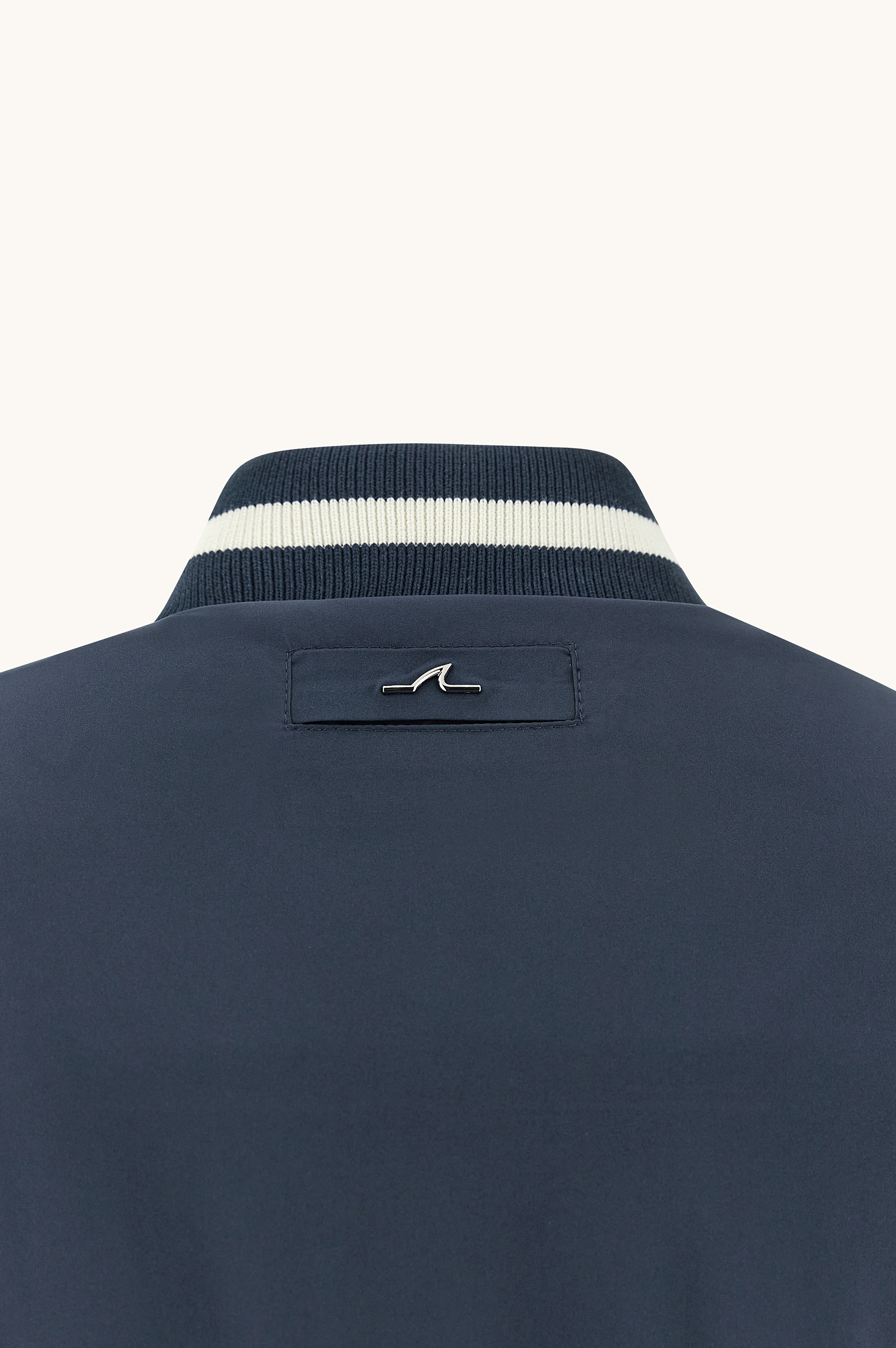 Bomber Typhoon&reg; Platinum image number 3