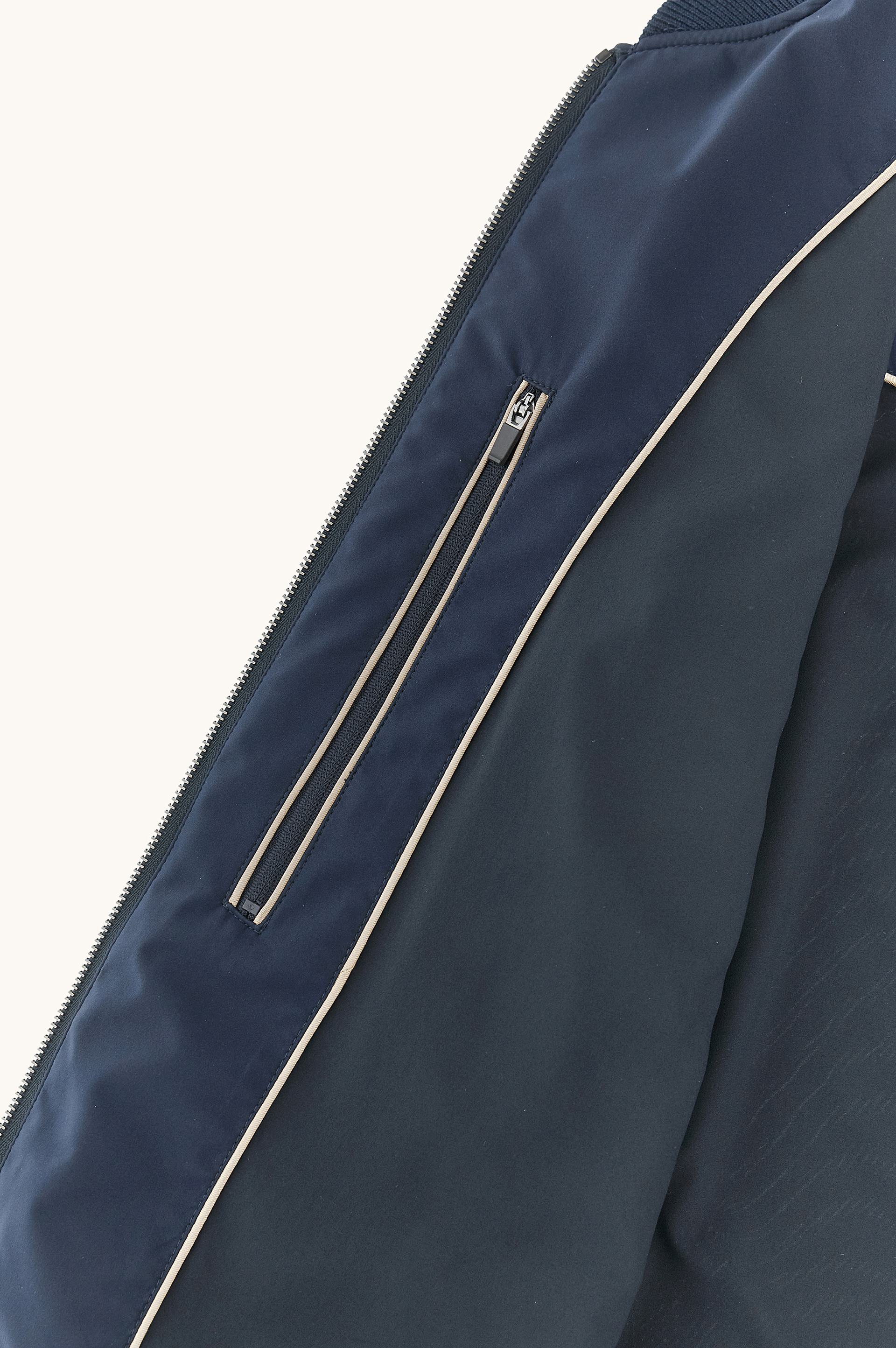 Bomber Typhoon&reg; Platinum image number 4