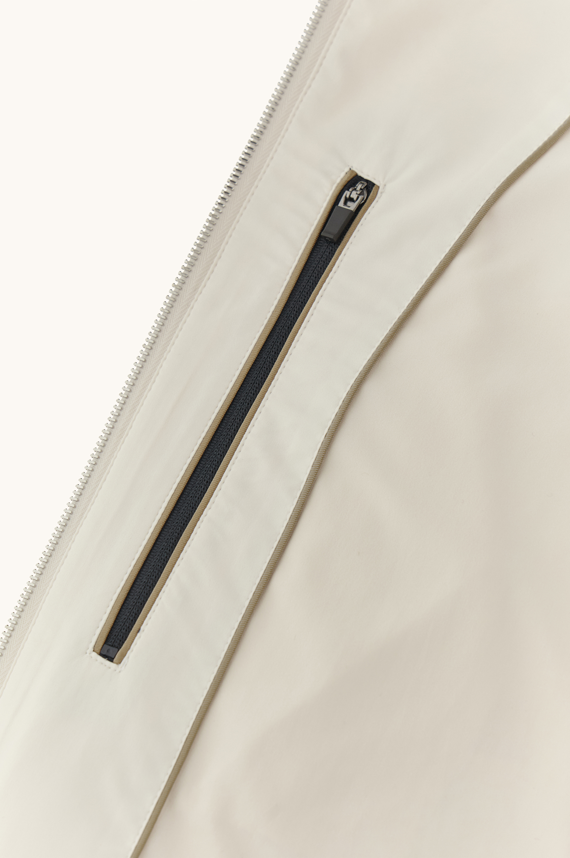 Typhoon&reg; Platinum bomber image number 3