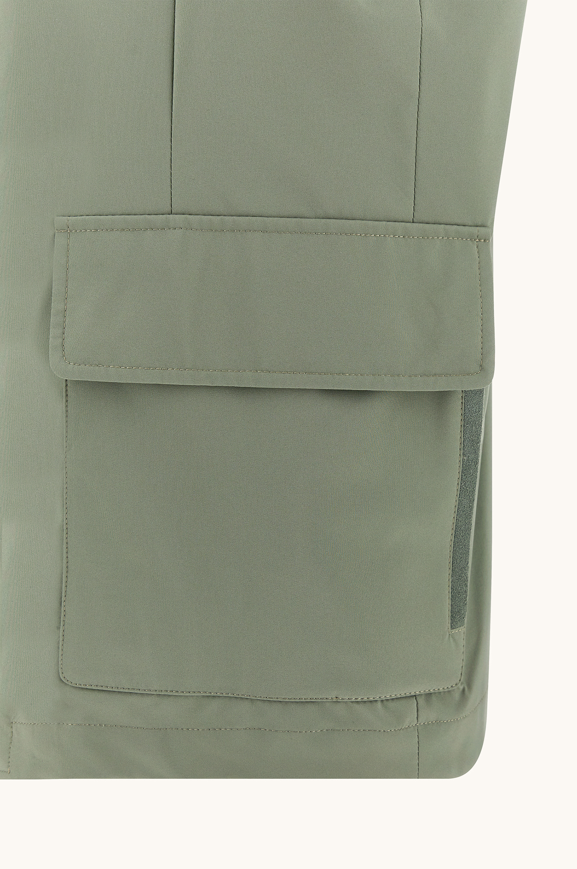 Typhoon&reg; Platinum短呢大衣，配Aqualeather麂皮细节 image number 8