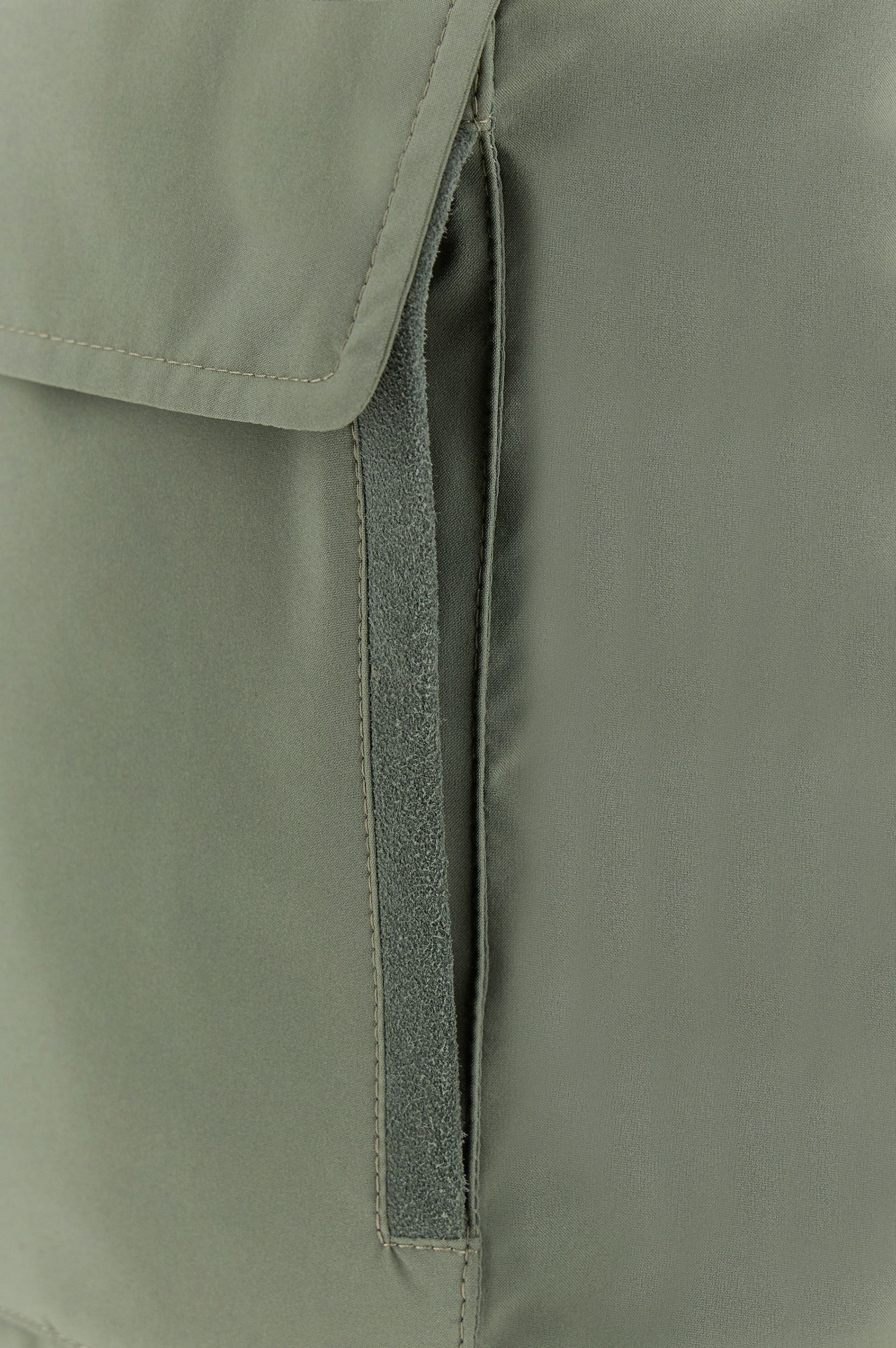 Typhoon&reg; Platinum短呢大衣，配Aqualeather麂皮细节 image number 12