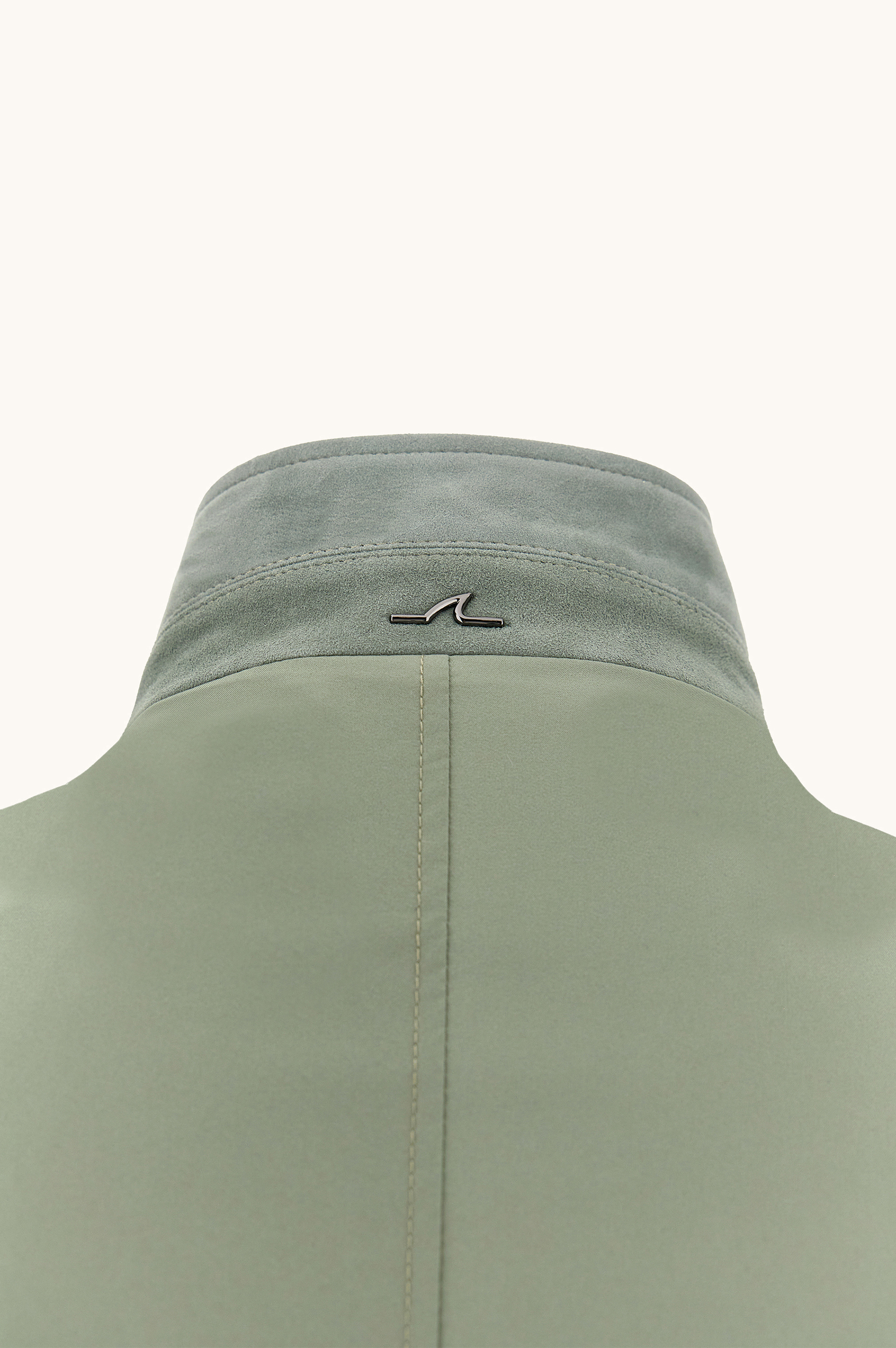 Typhoon&reg; Platinum短呢大衣，配Aqualeather麂皮细节 image number 13